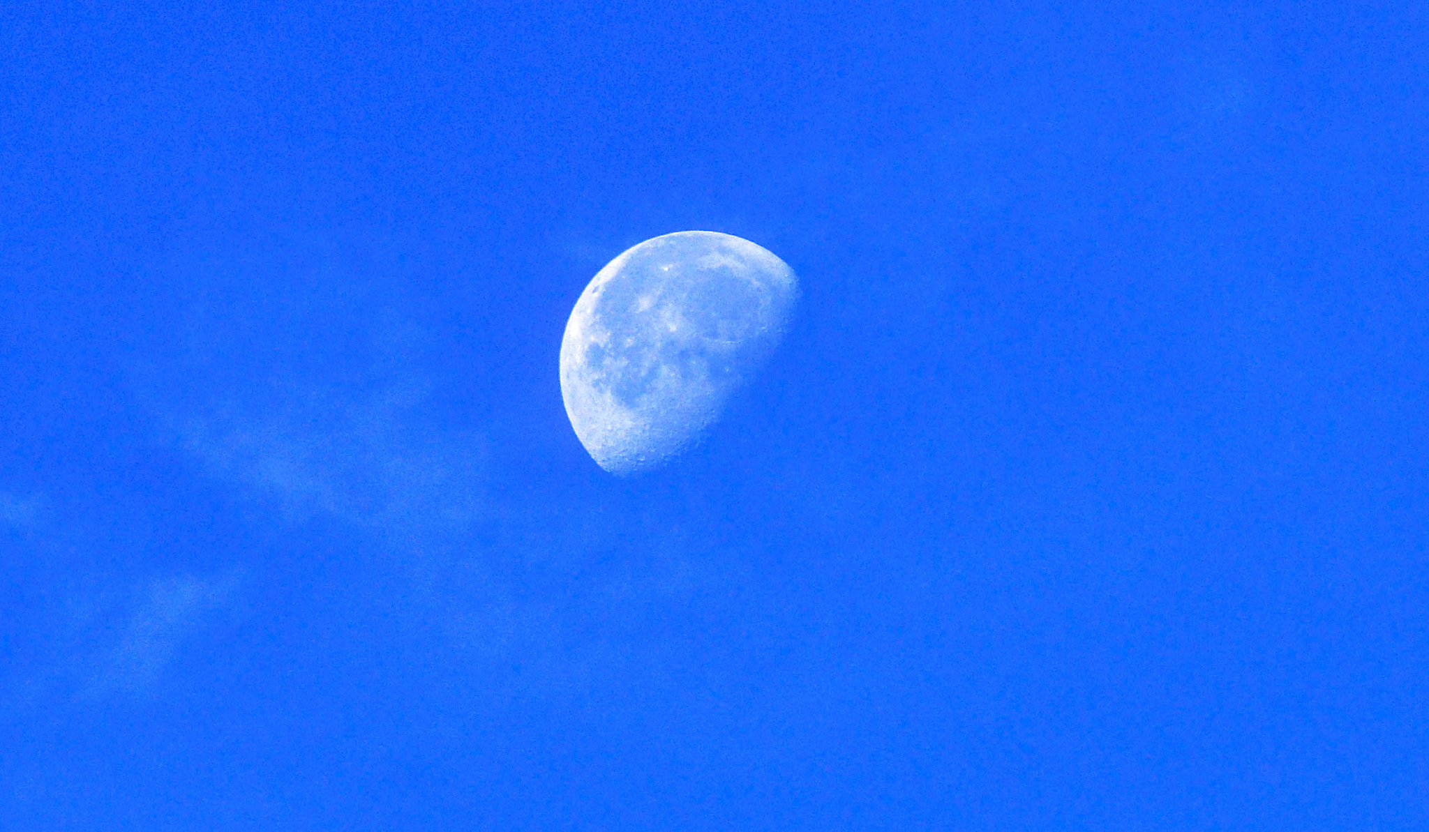 Canon EOS 80D + Canon EF 70-200mm F4L IS USM sample photo. Moon this morning, countryside home photography