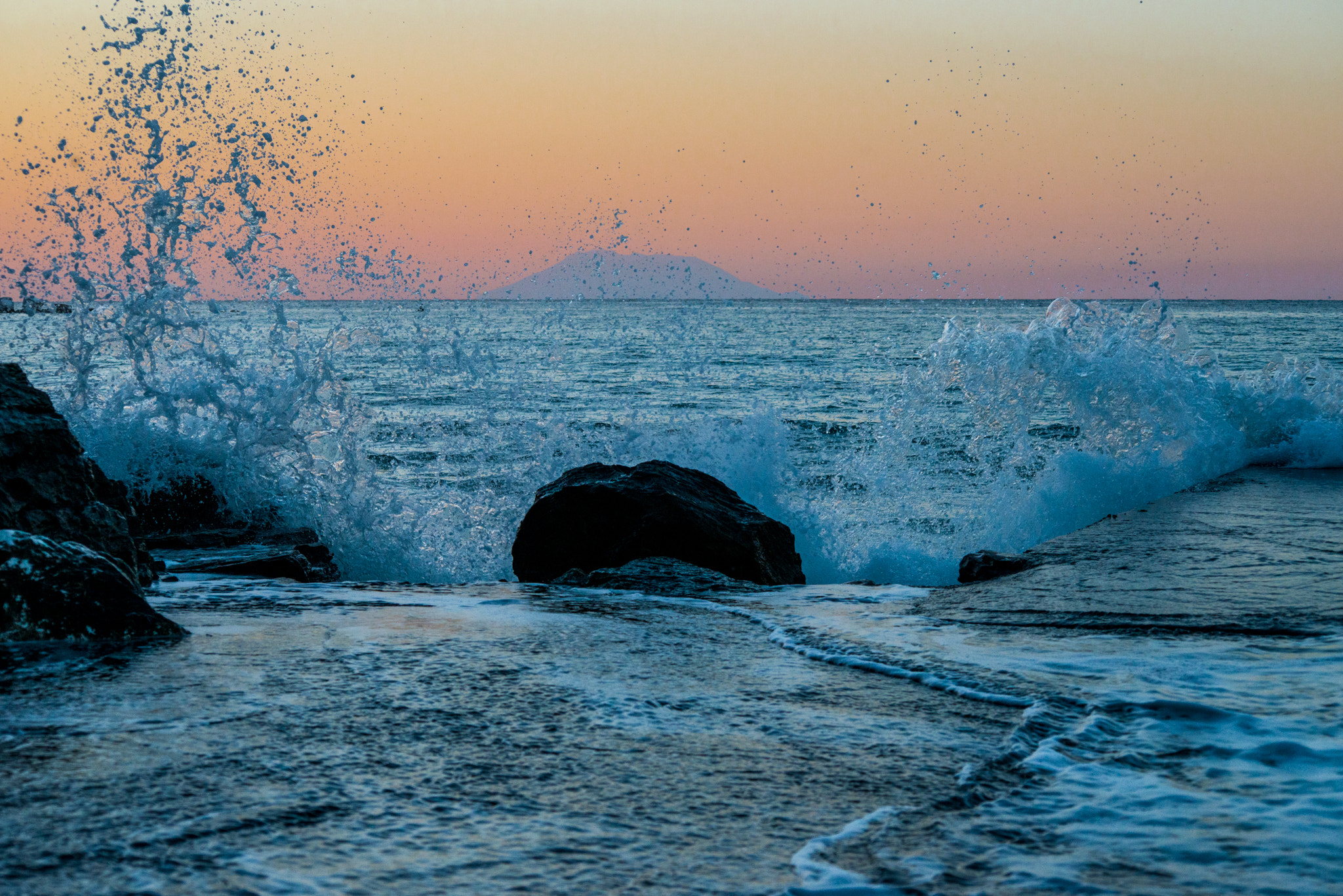 Nikon D800 + AF Nikkor 70-210mm f/4-5.6 sample photo. Sunrise splash photography
