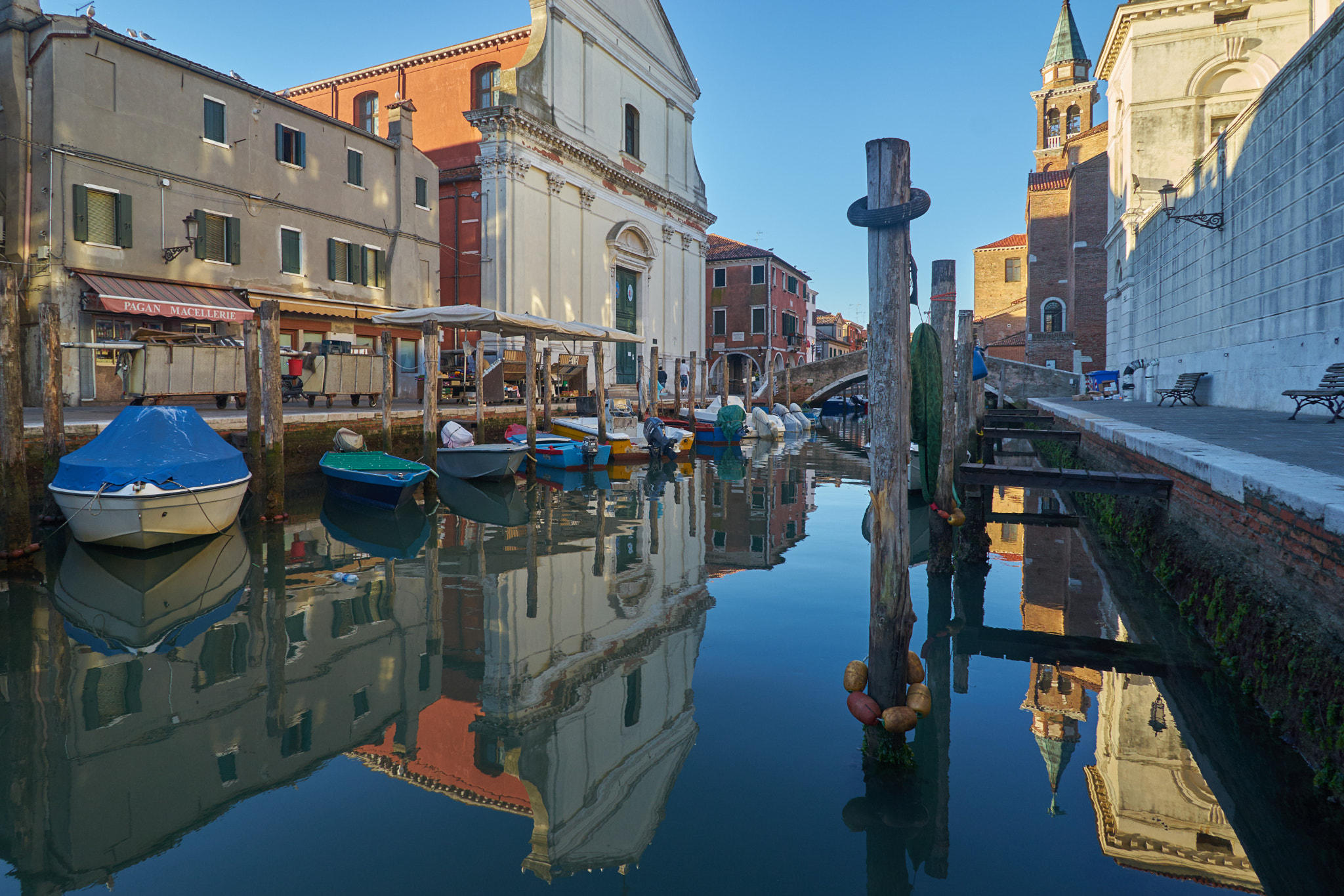 Sony a7 + Sony FE 28mm F2 sample photo. Chioggia photography