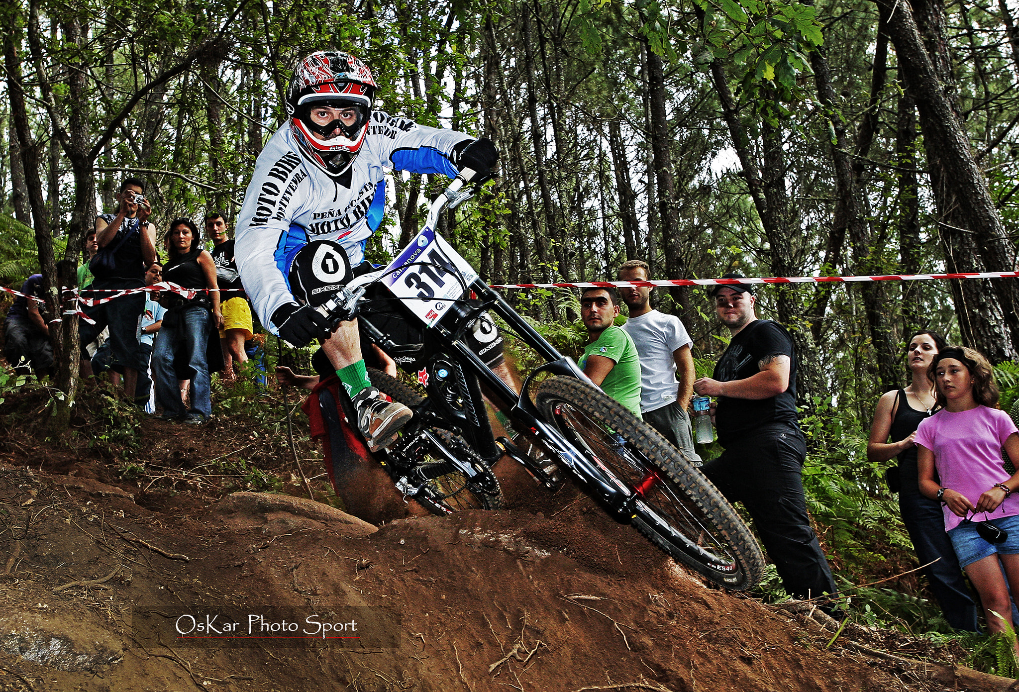 Canon EOS-1D Mark III sample photo. Downhill photography