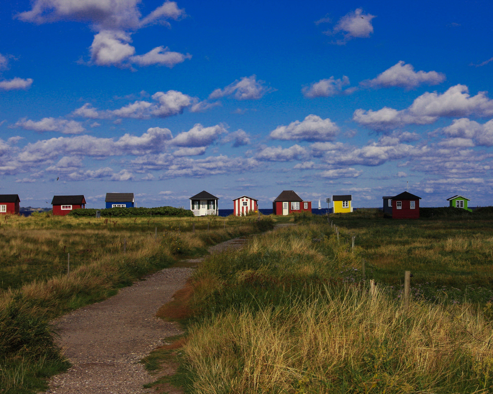 Canon EOS 40D + Sigma 18-125mm F3.8-5.6 DC OS HSM sample photo. Beach cottages at aero island, denmark photography