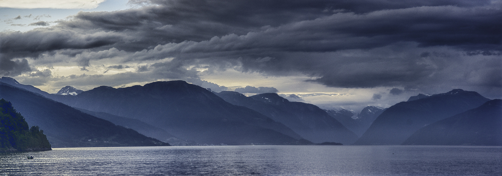 Sony SLT-A65 (SLT-A65V) + Tamron AF 28-105mm F4-5.6 [IF] sample photo. Blue hour at vik photography