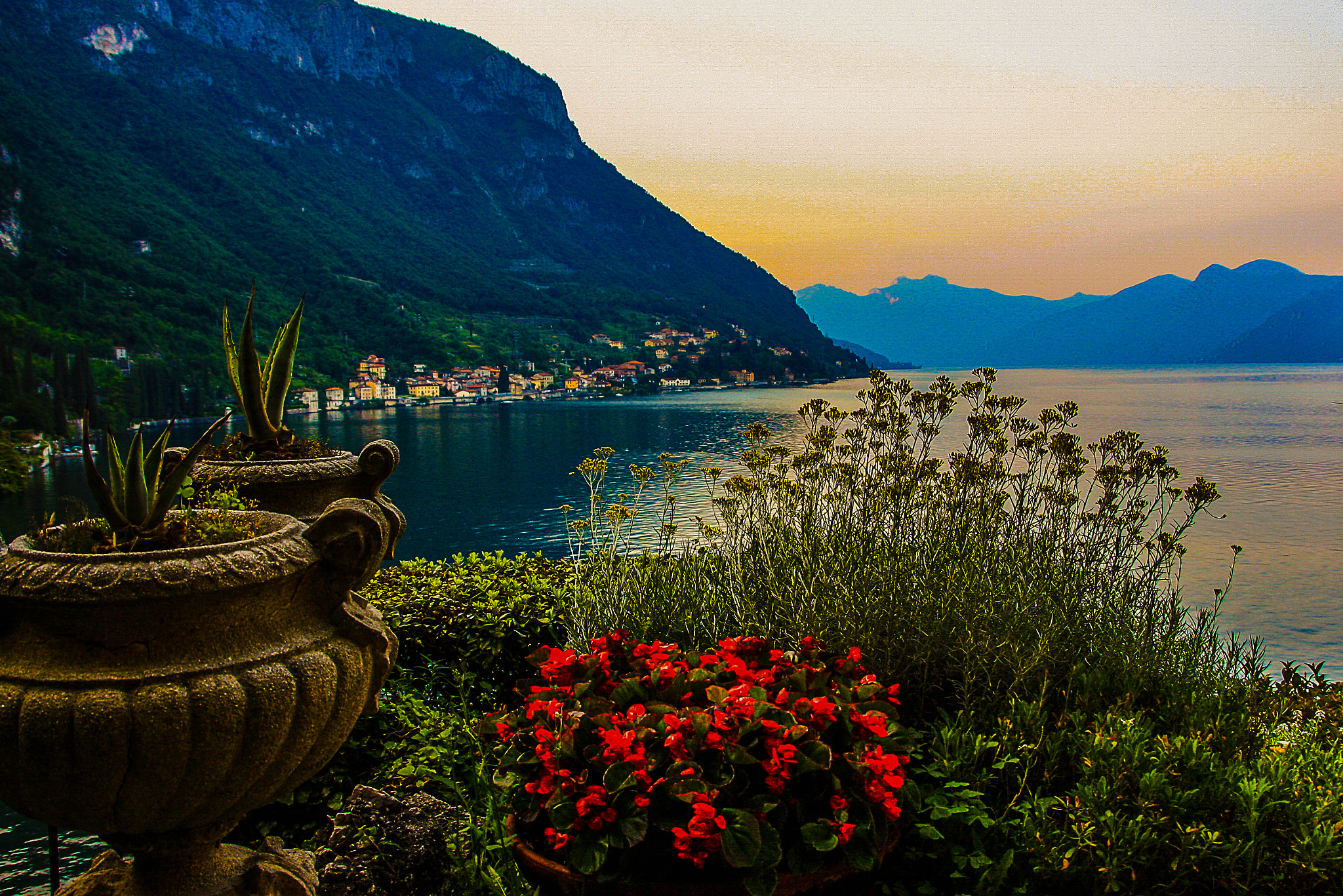 Sigma 18-250mm F3.5-6.3 DC OS HSM sample photo. Lake como from varenna photography
