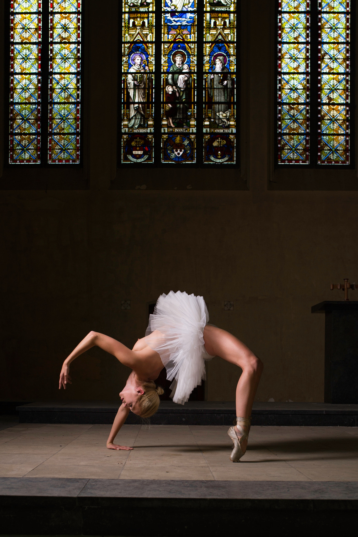Nikon D3S + Sigma 35mm F1.4 DG HSM Art sample photo. Nice shoot urbex kapel photography