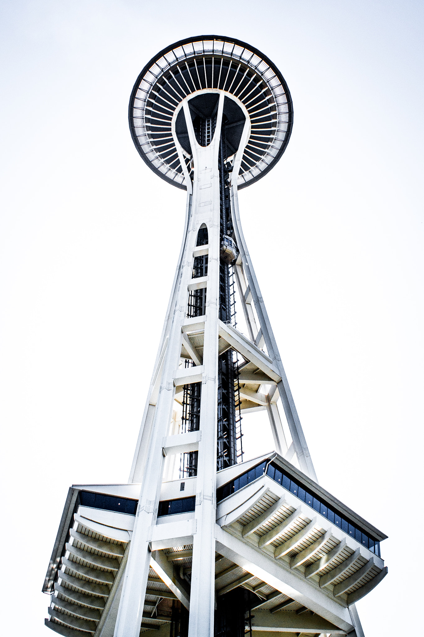 Sony Alpha DSLR-A550 + Sony DT 18-70mm F3.5-5.6 sample photo. Space needle photography