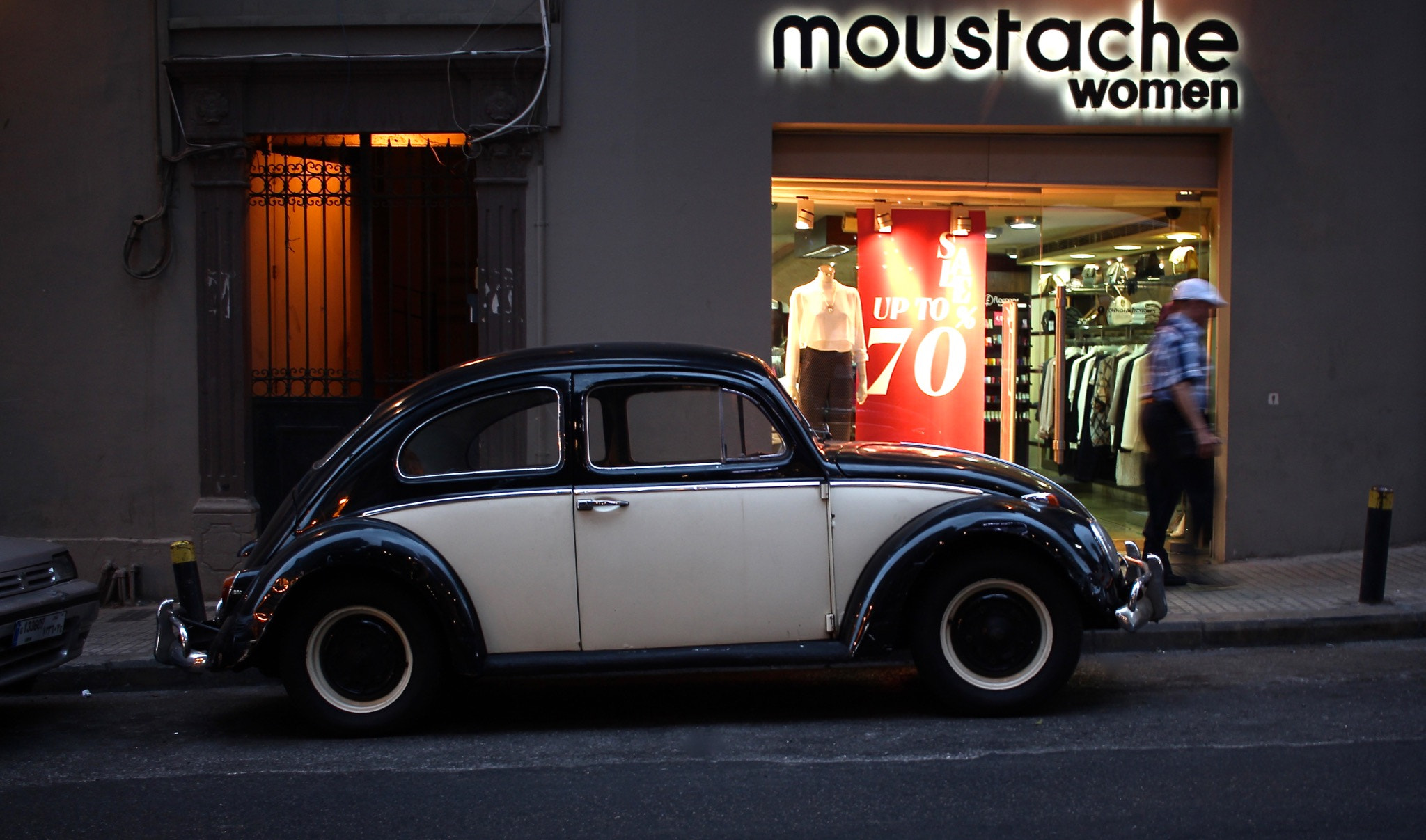 Canon EF-S 24mm F2.8 STM sample photo. Citroen on jeanne d'arc photography