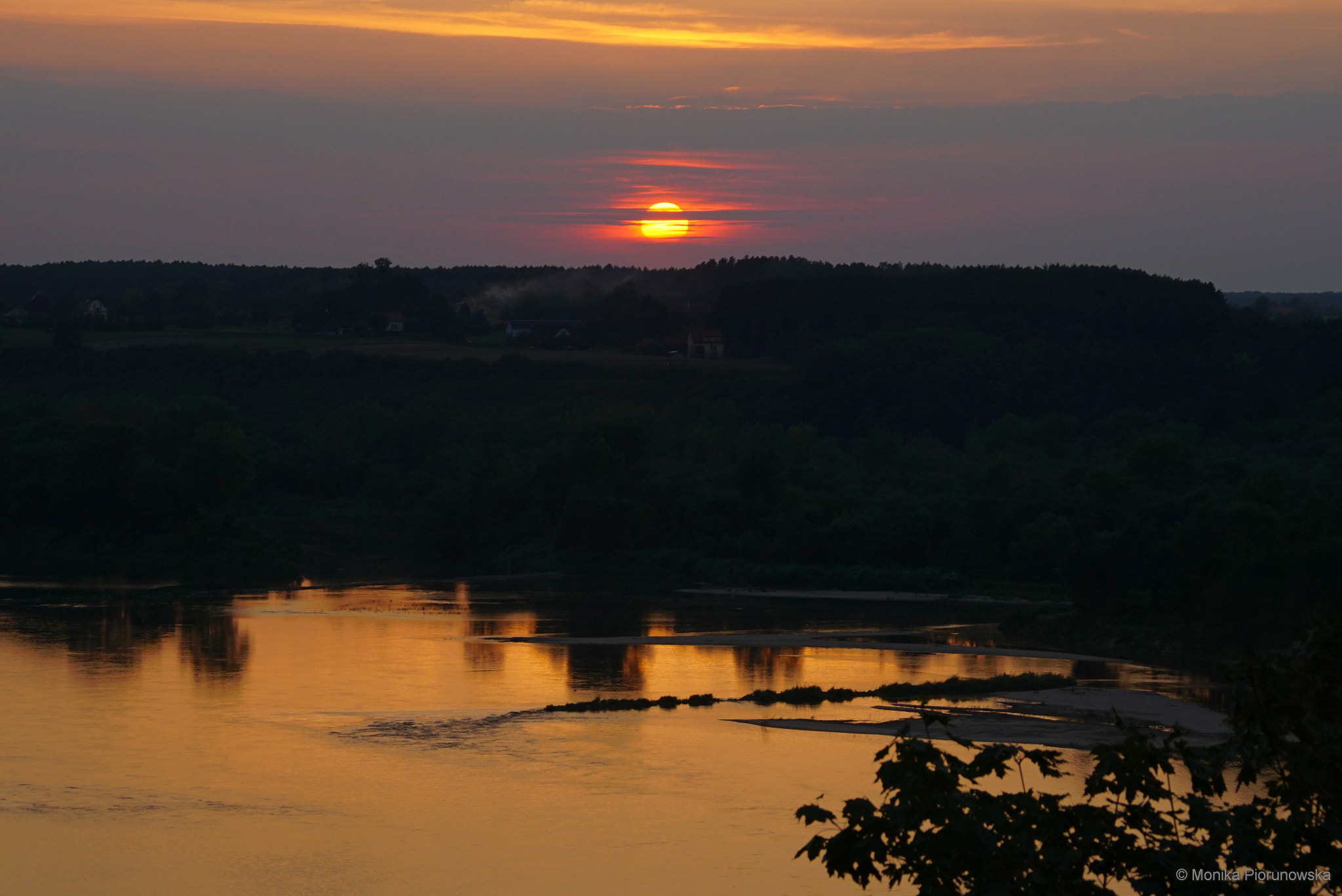 Sony DT 18-200mm F3.5-6.3 sample photo. Sun set over vistula river in kazimierz dolny photography