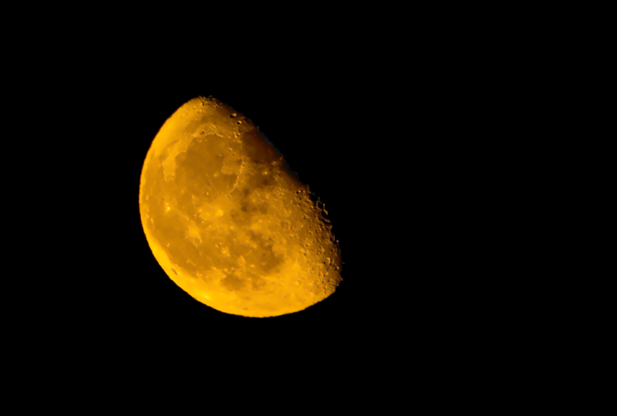 smc PENTAX-DA L 50-200mm F4-5.6 ED sample photo. Last night’s moon photography