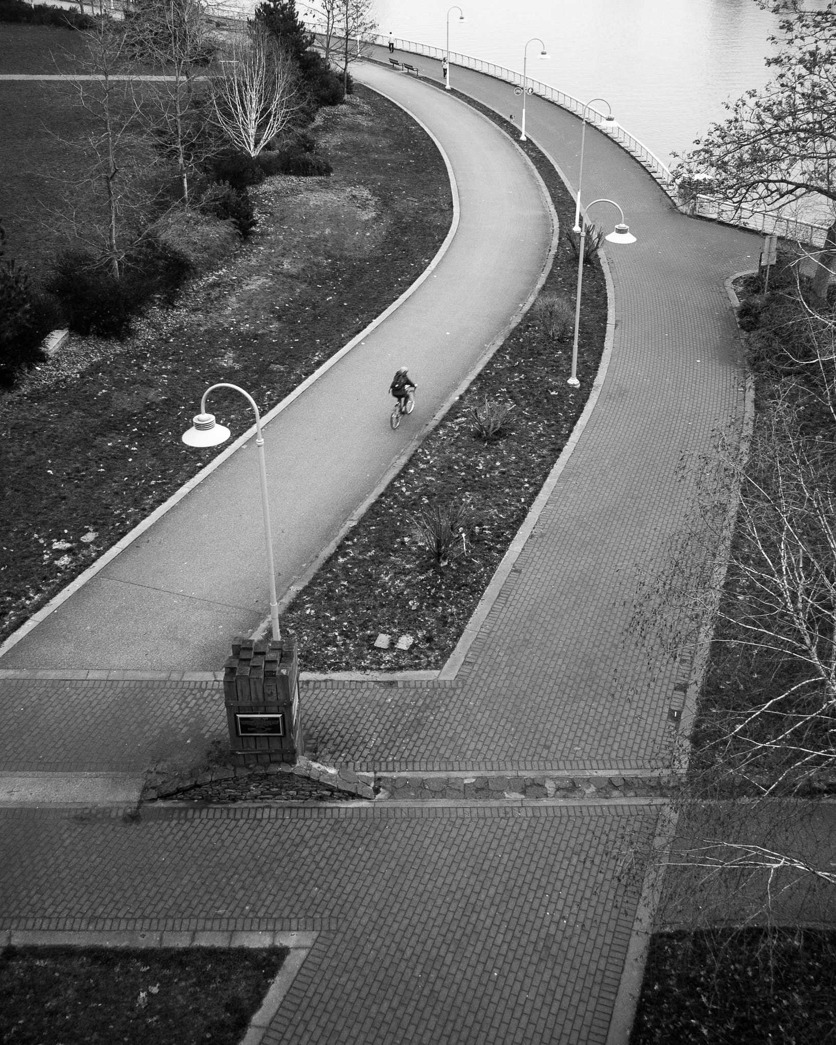LUMIX G 14/F2.5 II sample photo. Cyclist commute photography
