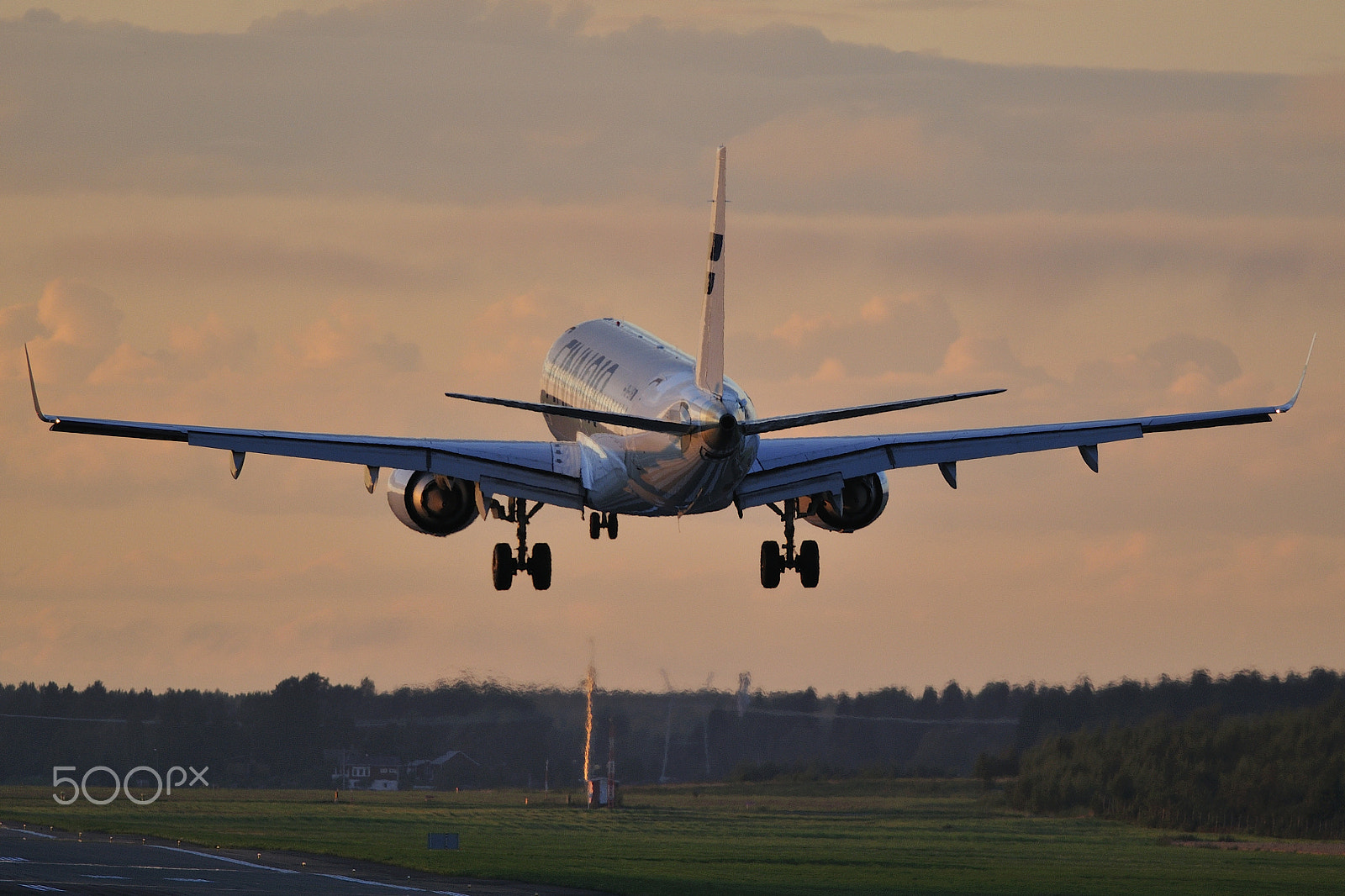 Nikon D300S + Nikon AF-S Nikkor 300mm F4D ED-IF sample photo. Embraer sunset landing photography