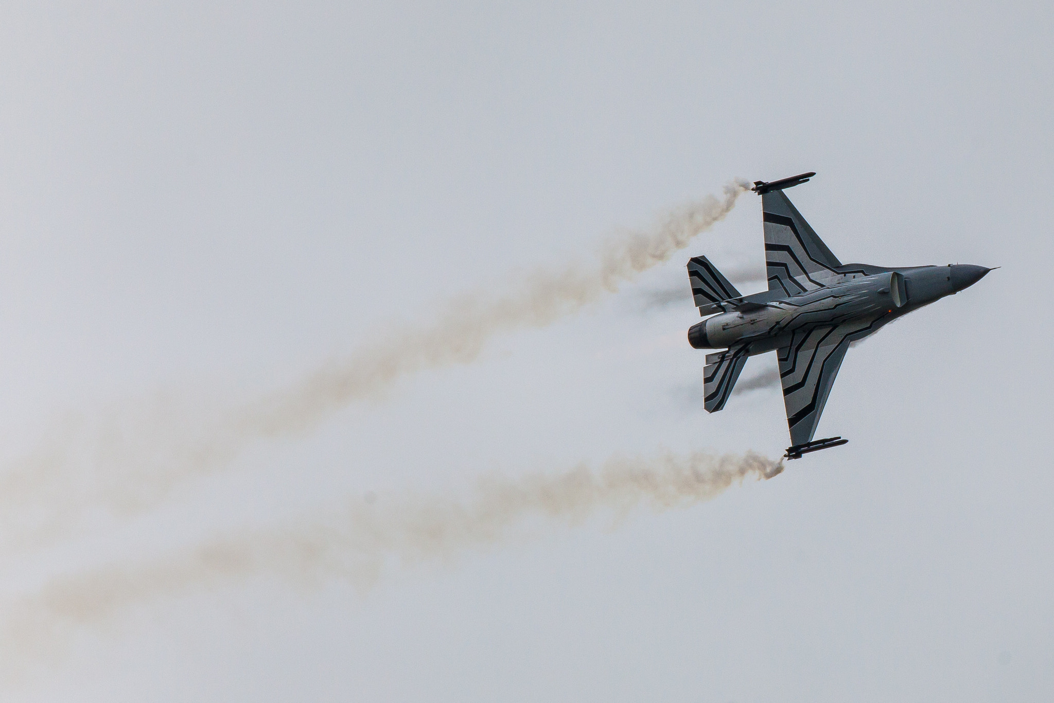 Canon EF 70-200mm F4L IS USM sample photo. Lockhead martin f-16a mlu fighting falcon photography