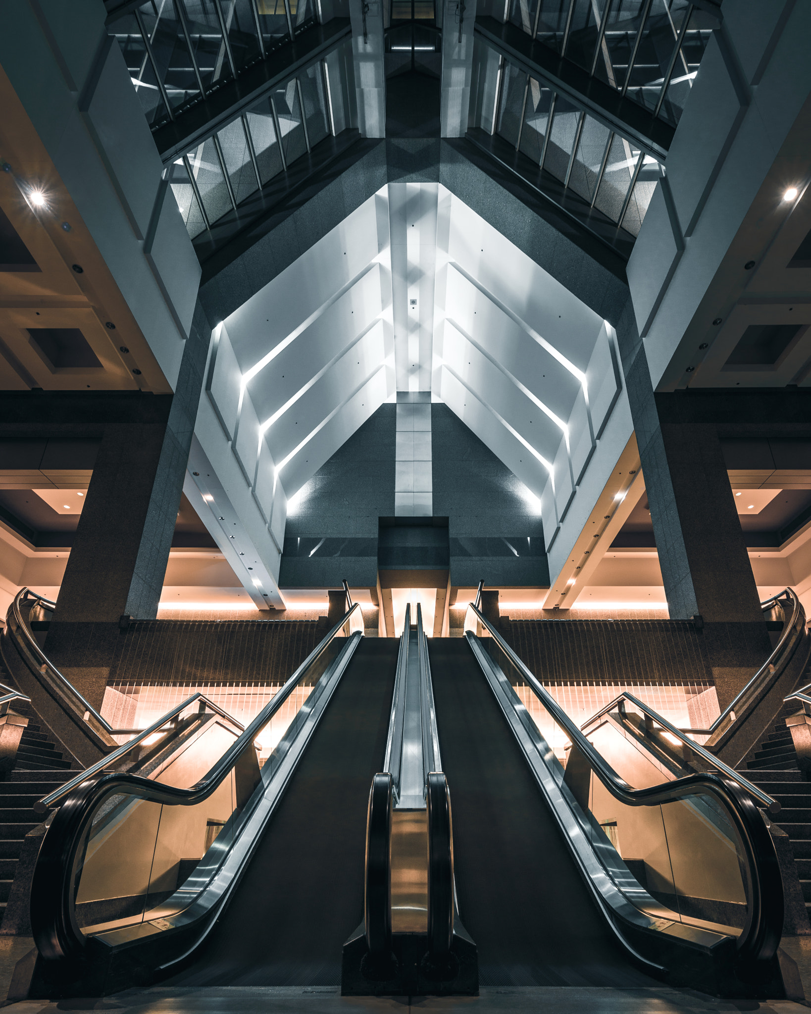 Tokina AT-X 16-28mm F2.8 Pro FX sample photo. Symmetry of the day photography