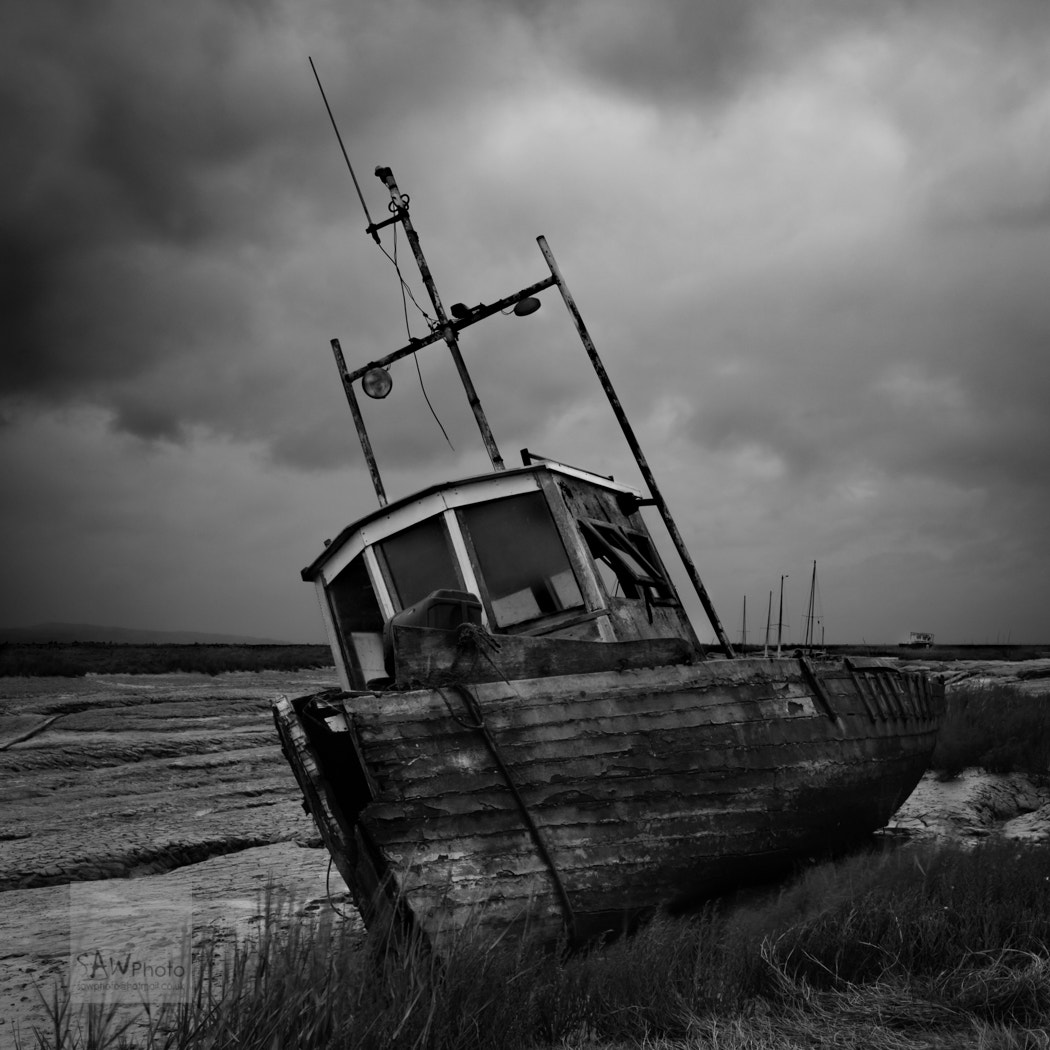 Nikon AF Nikkor 24-85mm F2.8-4D IF sample photo. The boat graveyard photography