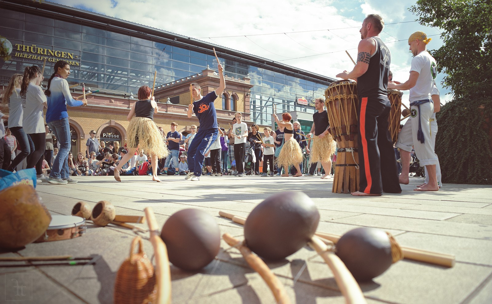 Sony a7 II + Sony FE 28mm F2 sample photo. Capoeira_am_bahnhof photography