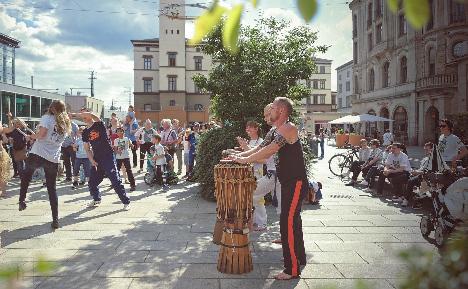 Sony a7 II + Sony FE 28mm F2 sample photo. Capoeira_am_bahnhof photography