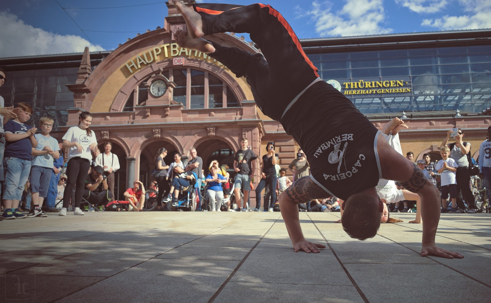 Sony a7 II + Sony FE 28mm F2 sample photo. Capoeira_am_bahnhof photography