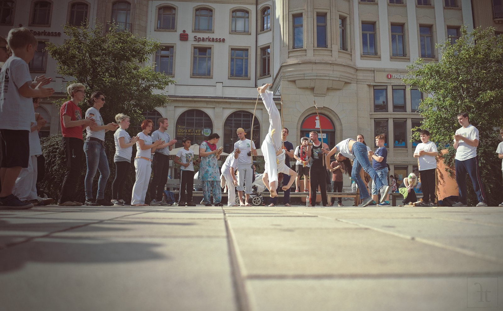 Sony a7 II + Sony FE 28mm F2 sample photo. Capoeira_am_bahnhof photography