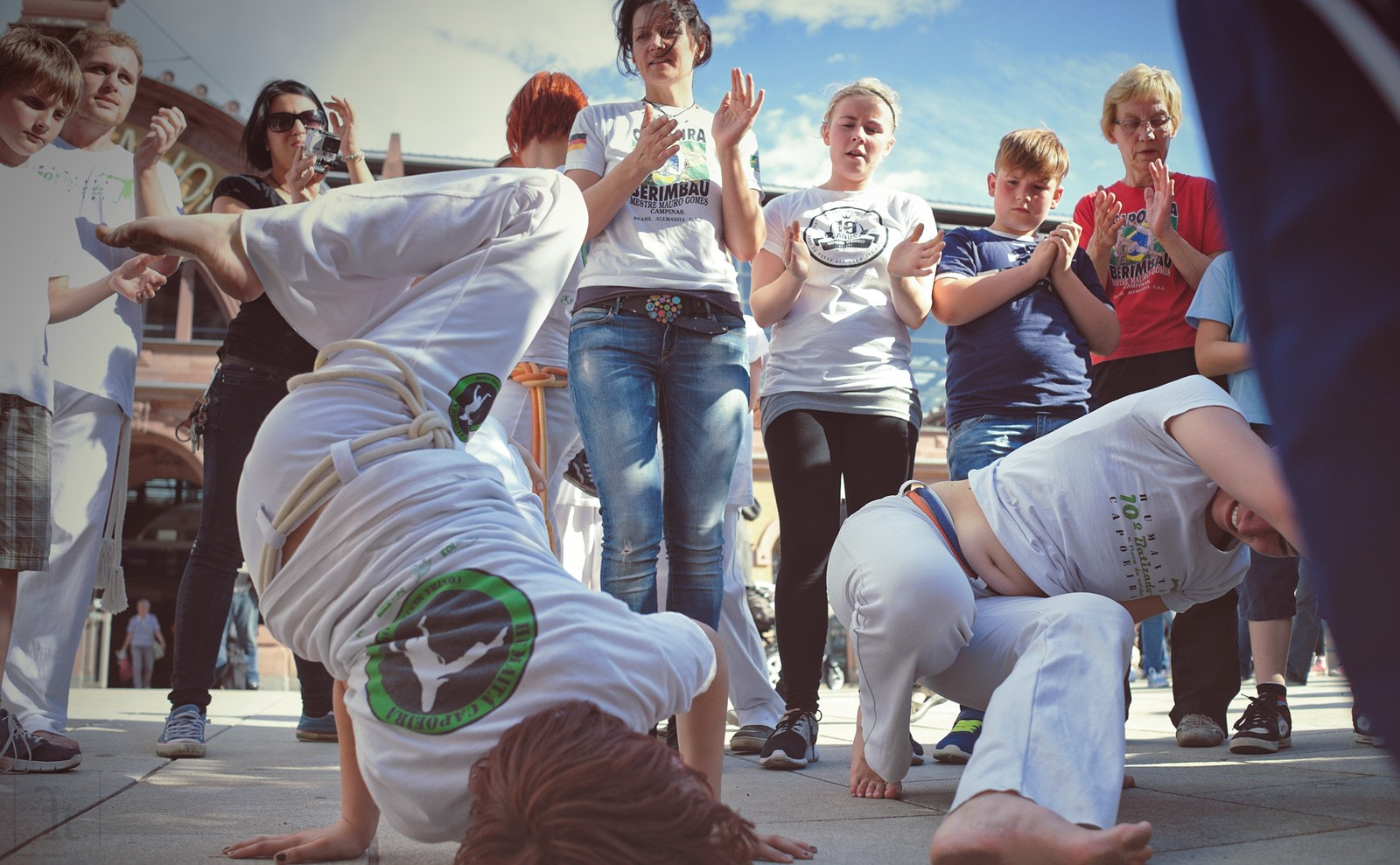 Sony a7 II + Sony FE 28mm F2 sample photo. Capoeira_am_bahnhof photography