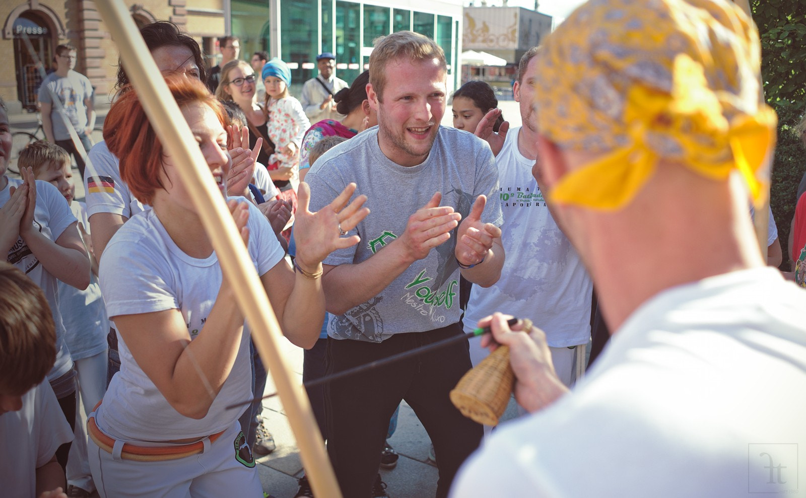 Sony a7 II + Sony FE 28mm F2 sample photo. Capoeira_am_bahnhof photography