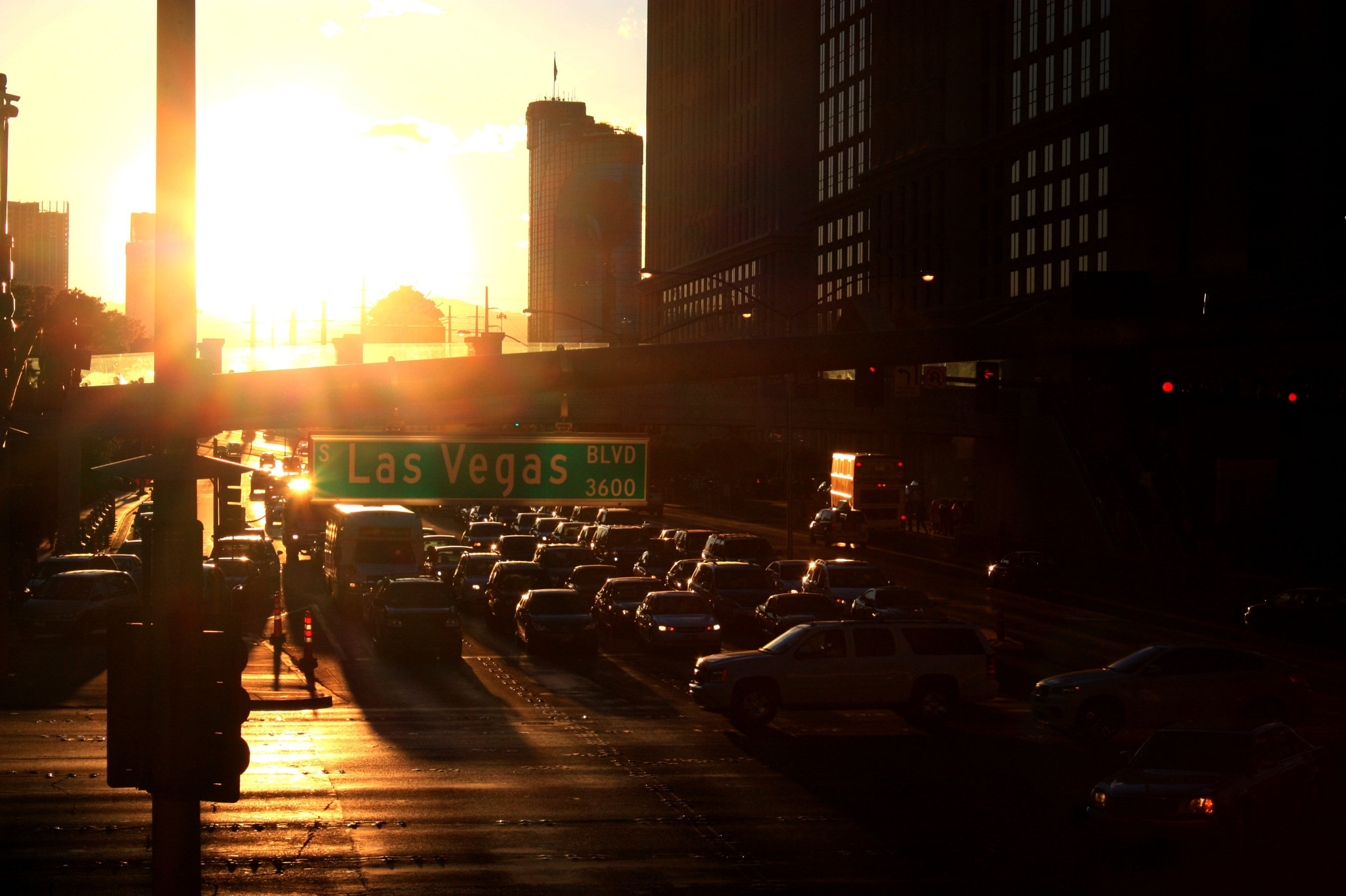 Canon EOS 450D (EOS Rebel XSi / EOS Kiss X2) sample photo. Busy sunset in vegas photography