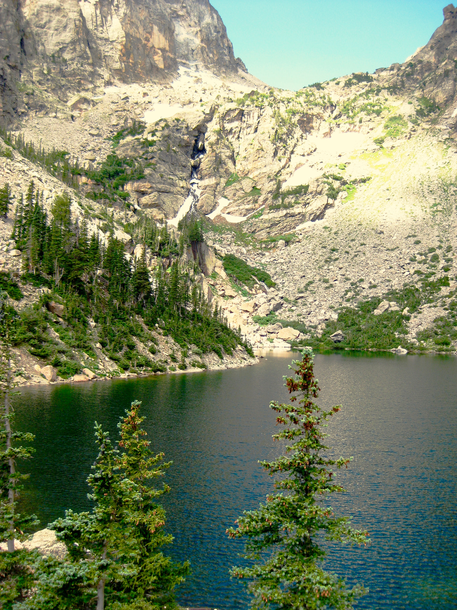 Canon PowerShot SD1100 IS (Digital IXUS 80 IS / IXY Digital 20 IS) sample photo. Lake in the rocky mountains photography