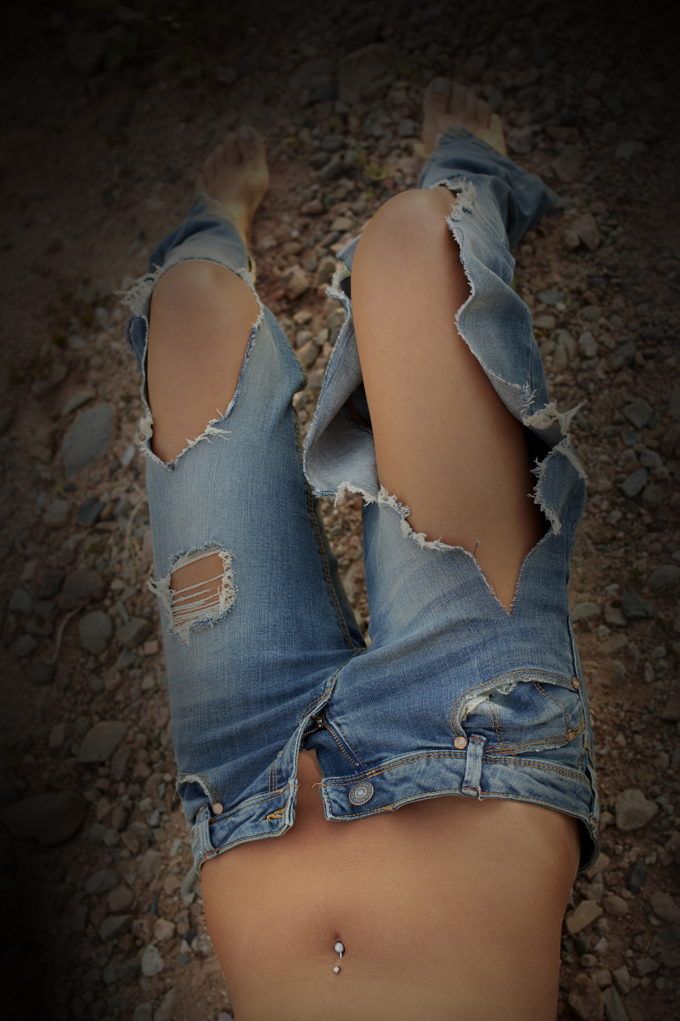 Canon EOS 70D + Canon EF 35mm F2 sample photo. Ripped jeans photography