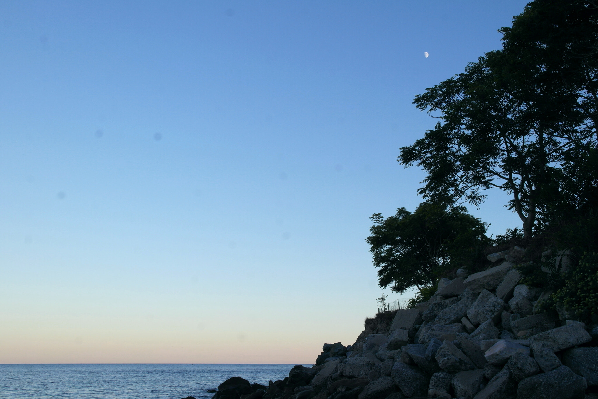 Samsung NX200 sample photo. Moon and sunset photography