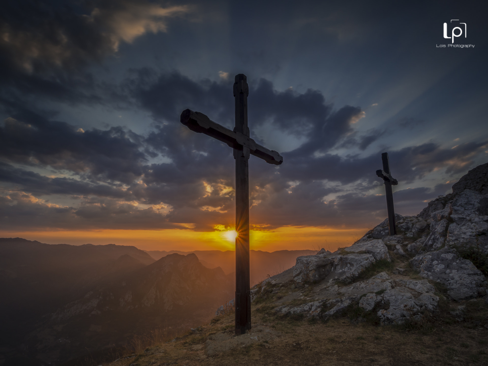 Olympus OM-D E-M10 II + OLYMPUS M.9-18mm F4.0-5.6 sample photo. Atardecer en la ermita del alba (quirós). photography