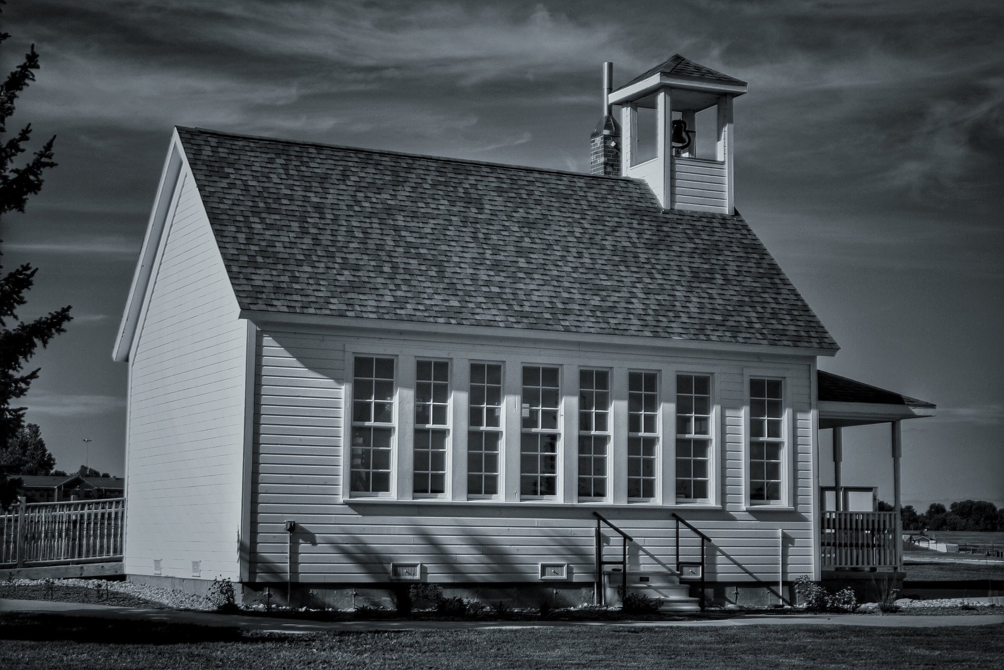 Canon 28-200mm sample photo. School house at ray homestead photography