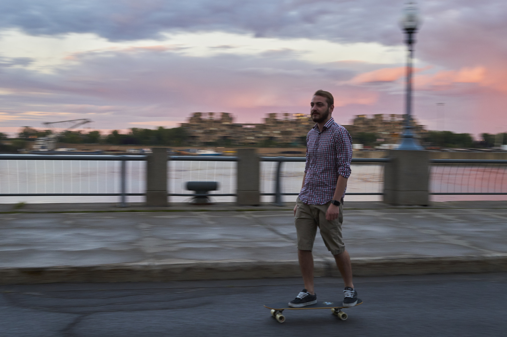 Sony Alpha a5000 (ILCE 5000) + Sigma 30mm F1.4 DC DN | C sample photo. Montréal skateboarder photography