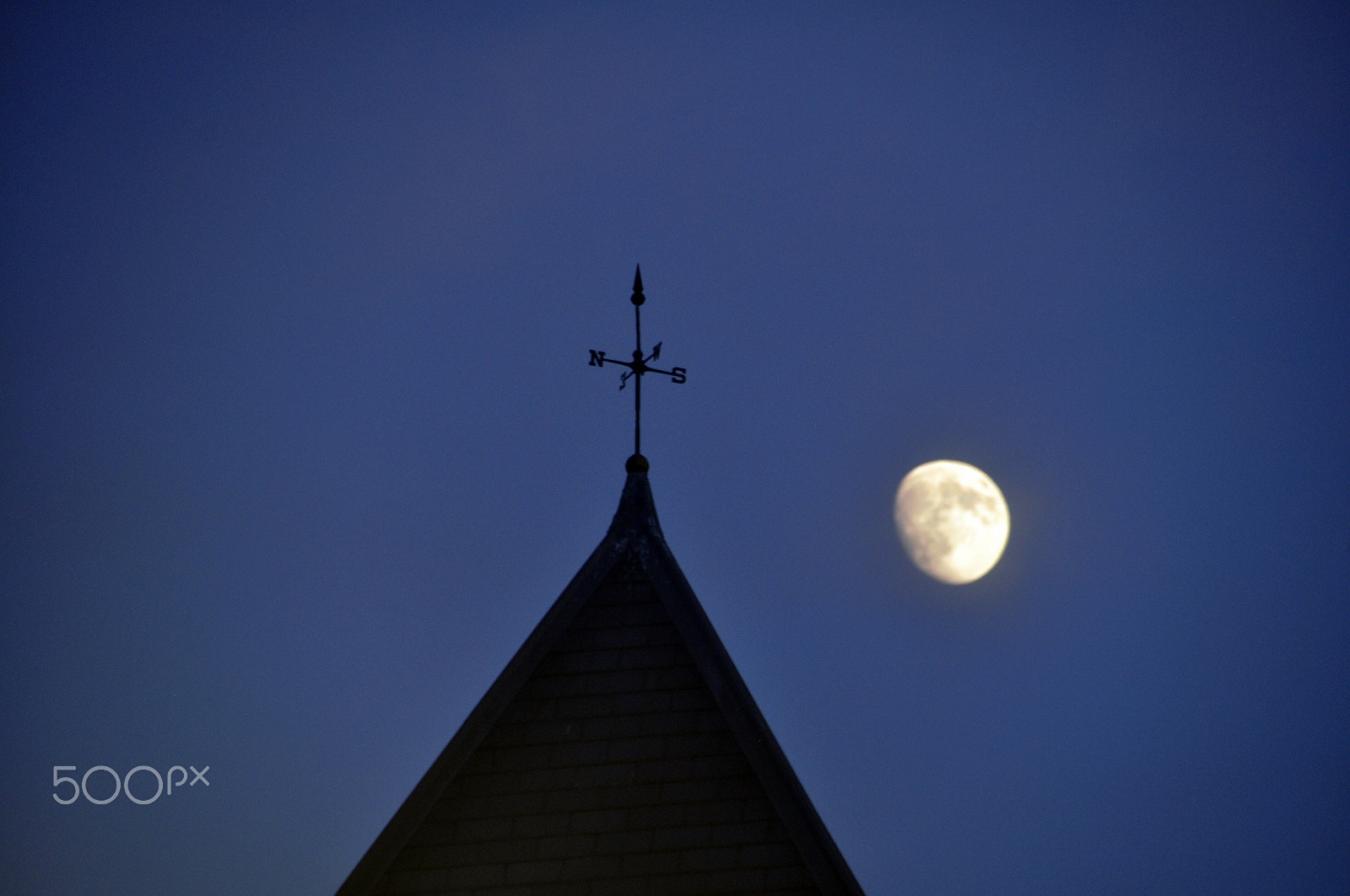 Sigma 18-250mm F3.5-6.3 DC Macro OS HSM sample photo. Moon over westbrook photography