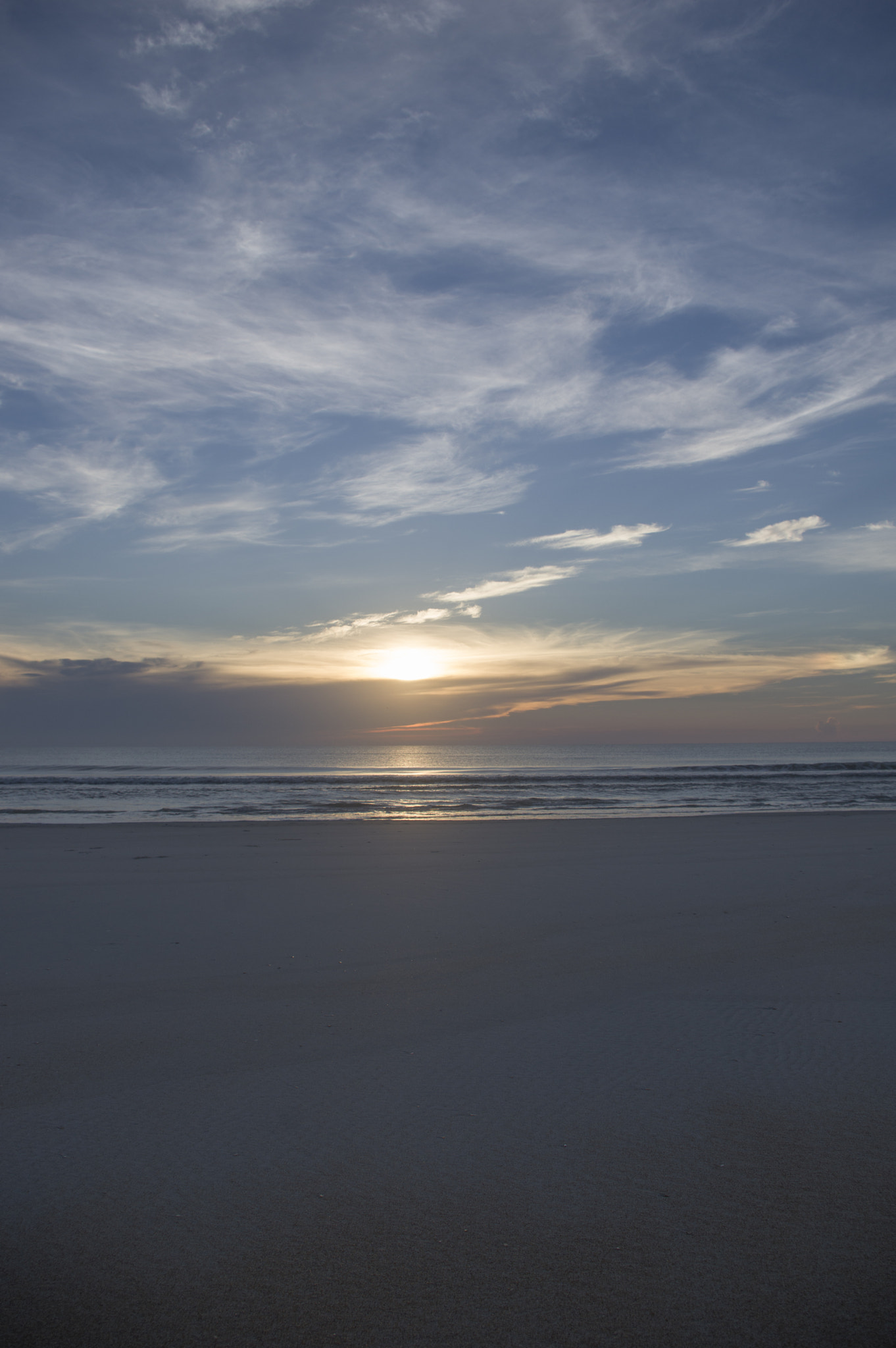 Pentax smc DA 18-55mm F3.5-5.6 ED AL II (IF) sample photo. Sunrise at the beach photography