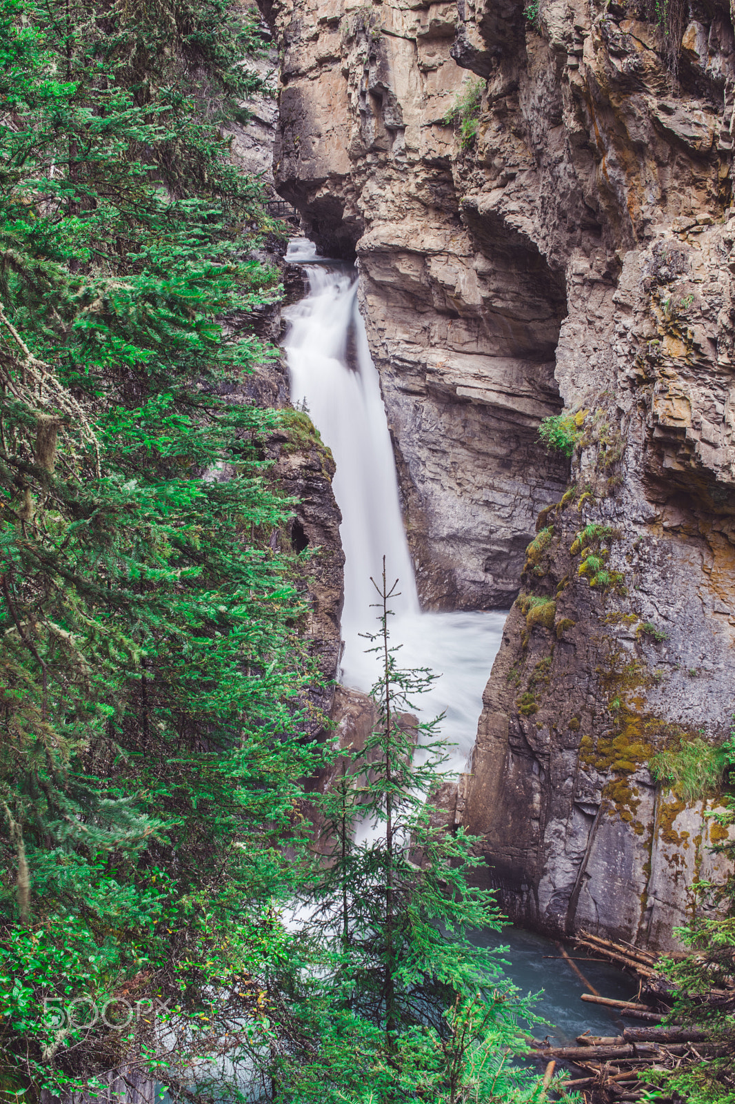 Nikon D3300 + AF-S DX Zoom-Nikkor 18-55mm f/3.5-5.6G ED sample photo. Canadian waterfall photography