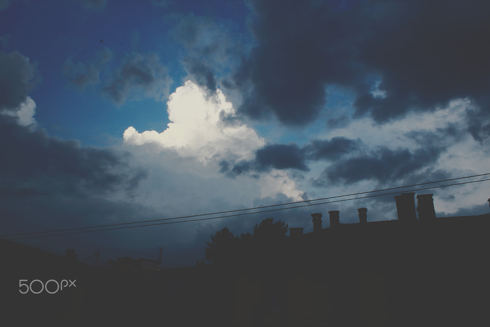 Canon EF-S 18-55mm F3.5-5.6 IS sample photo. Light and dark clouds photography