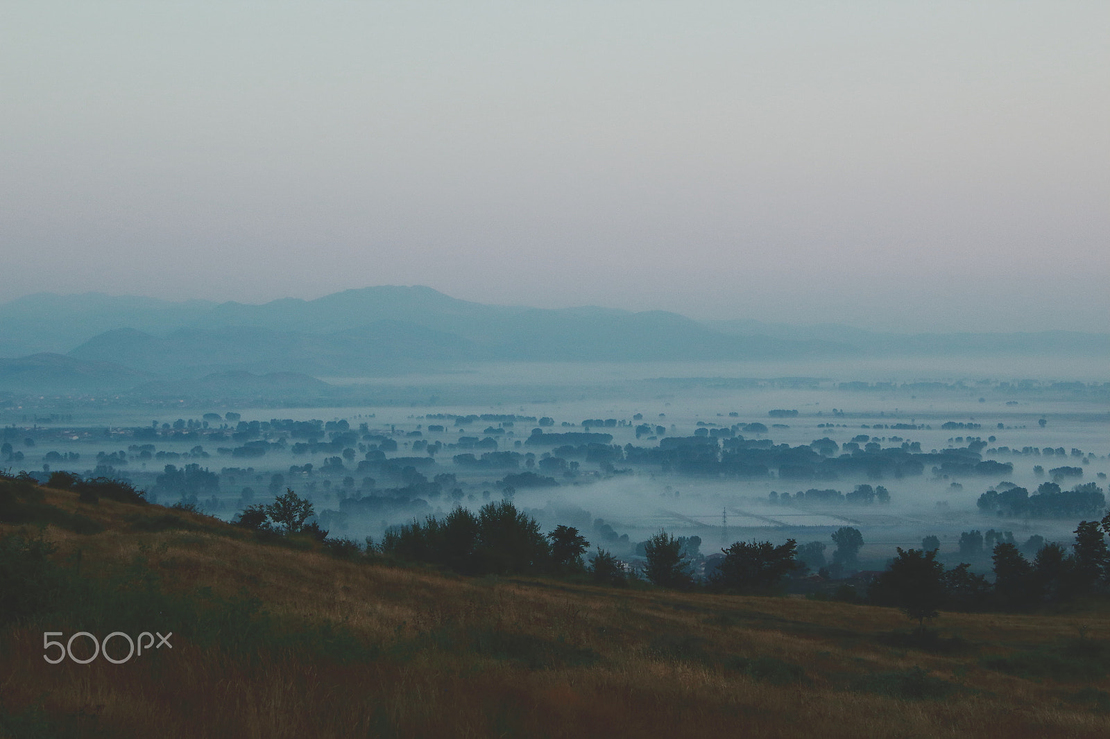 Canon EF-S 18-55mm F3.5-5.6 IS sample photo. Morning fog photography