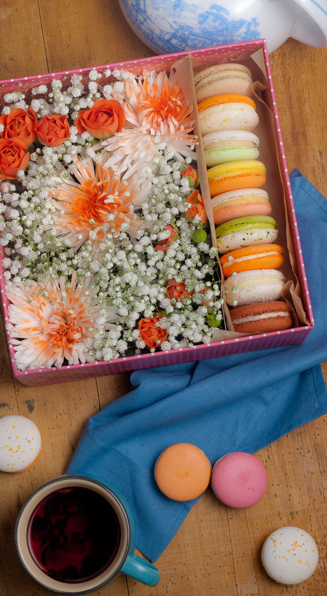 Nikon D200 + Nikon AF Nikkor 50mm F1.4D sample photo. Macarons and flowers photography