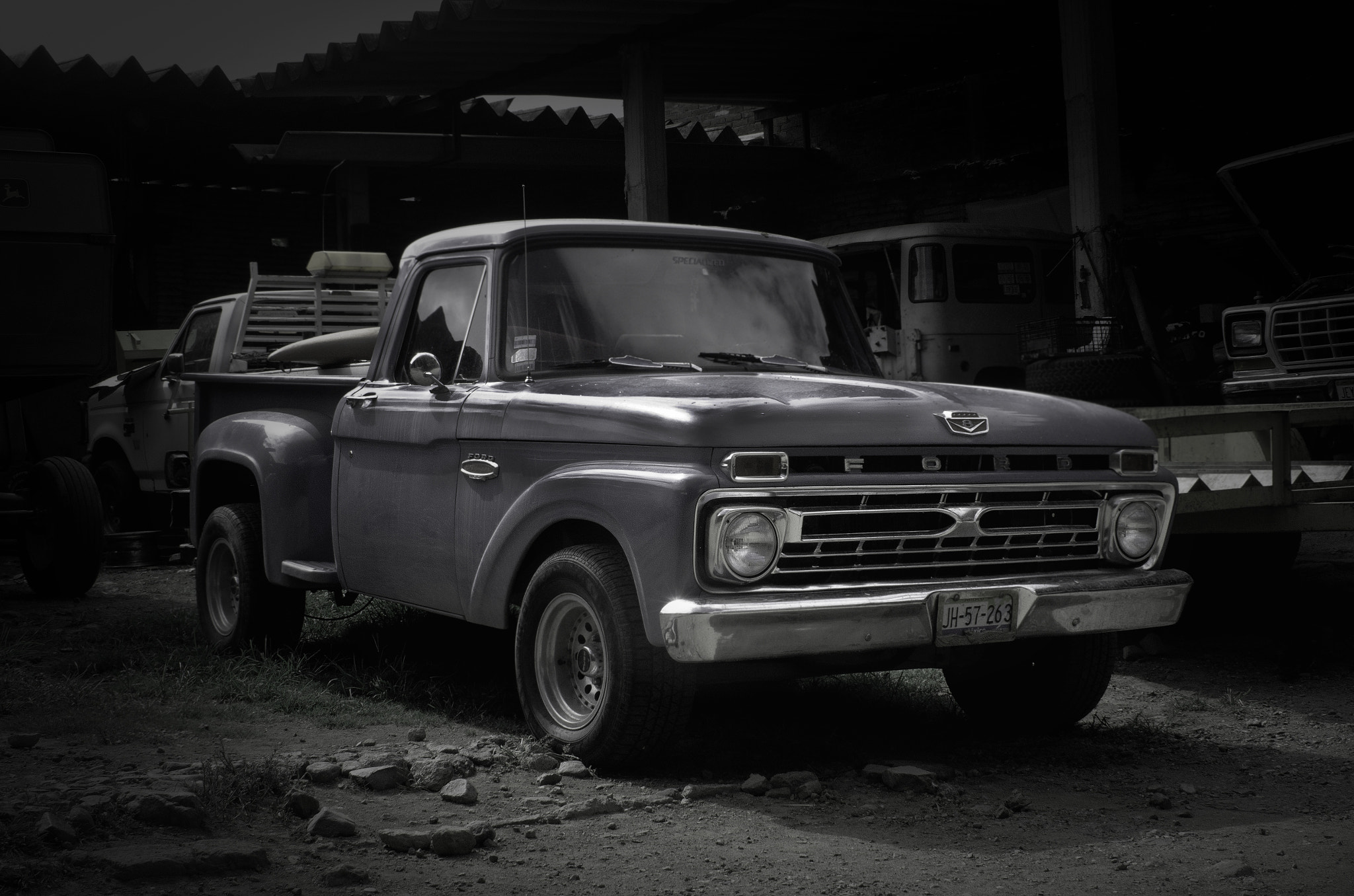 AF Zoom-Nikkor 35-135mm f/3.5-4.5 N sample photo. Old ford photography