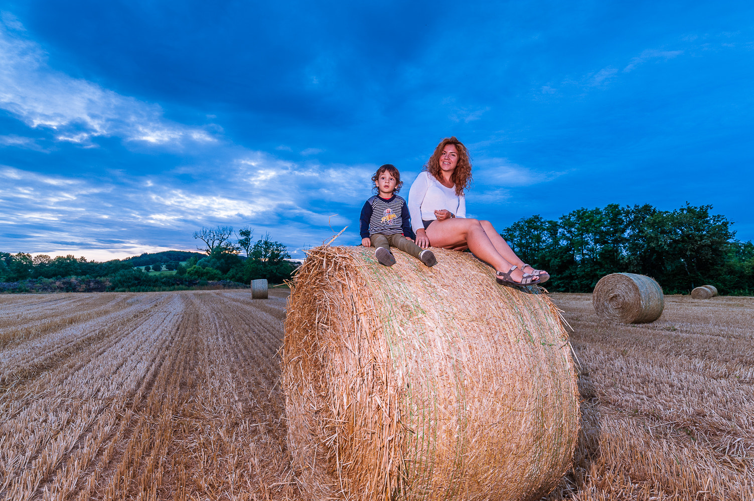 Nikon AF-S Nikkor 18-35mm F3.5-4.5G ED sample photo. Burgundy sunset photography