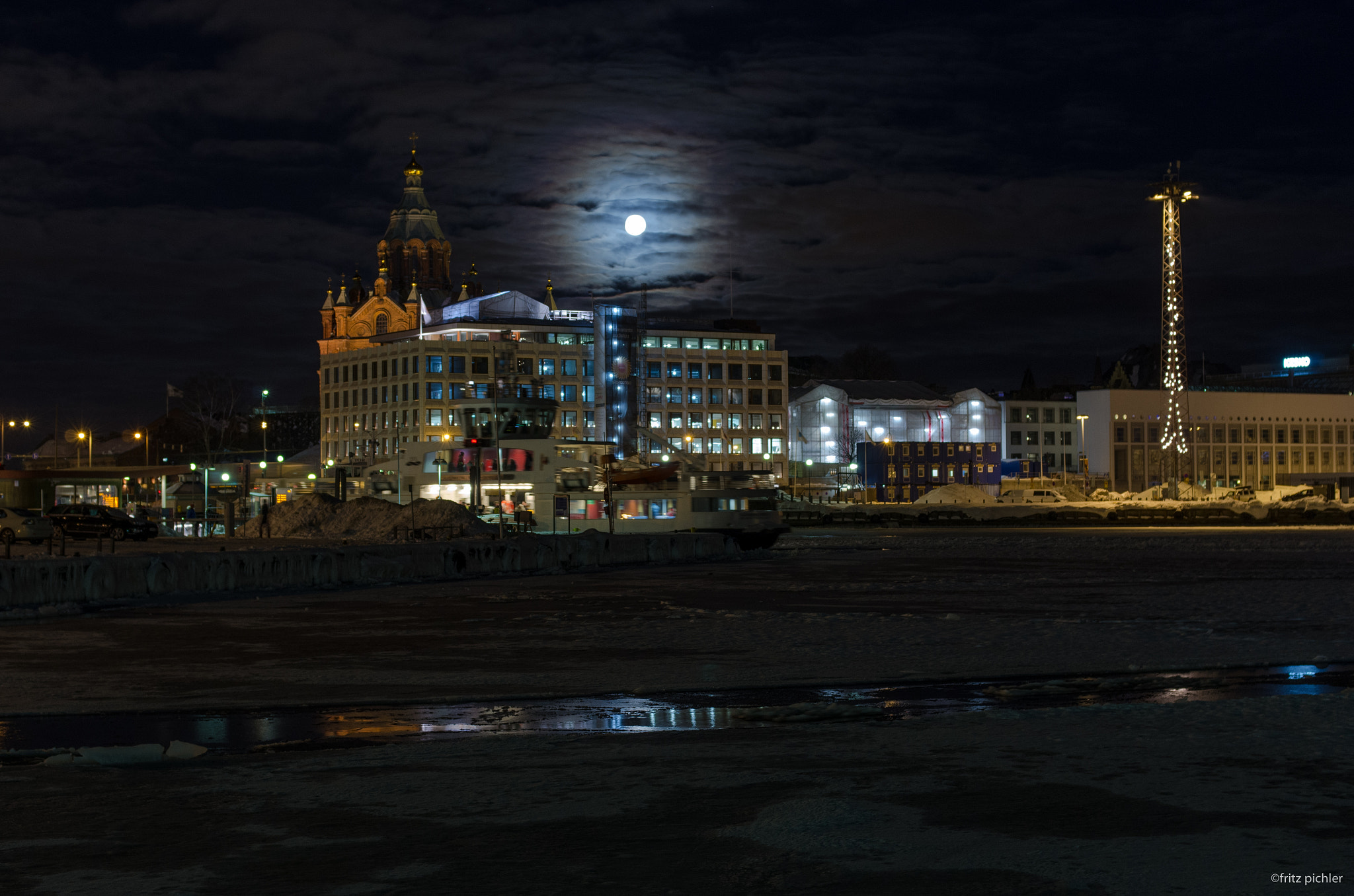 Pentax smc DA 40mm F2.8 Limited sample photo. Moon over helsinki photography