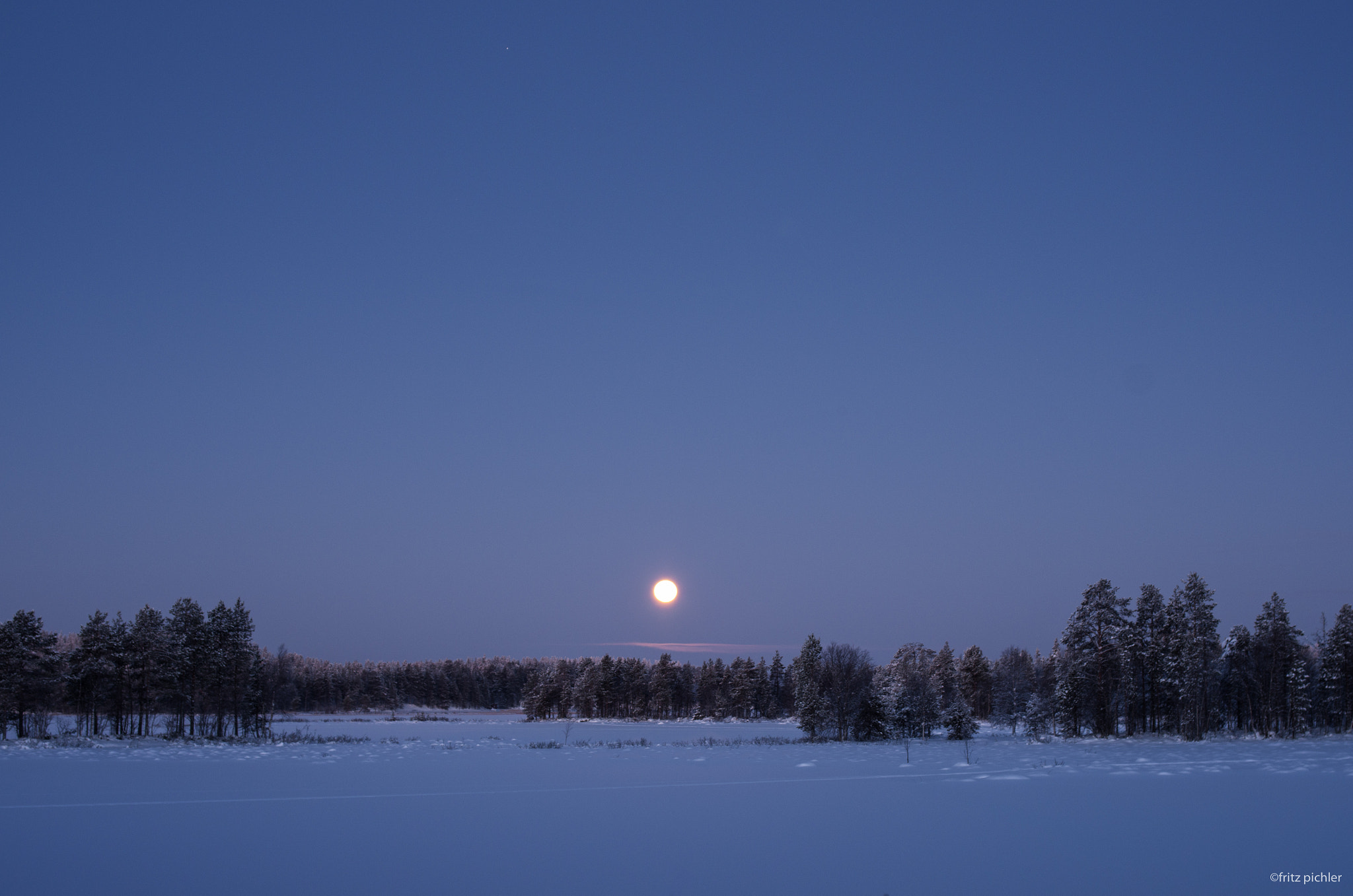 Pentax K-5 + Pentax smc DA 40mm F2.8 Limited sample photo. Moonset  near kuusamo, finland photography