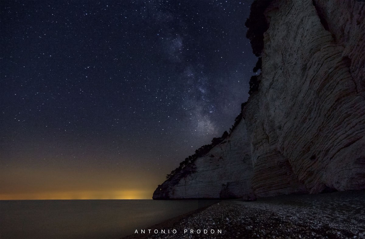 Tokina AT-X Pro 12-24mm F4 (IF) DX sample photo. Bay of seagulls milky way - vignanotica photography