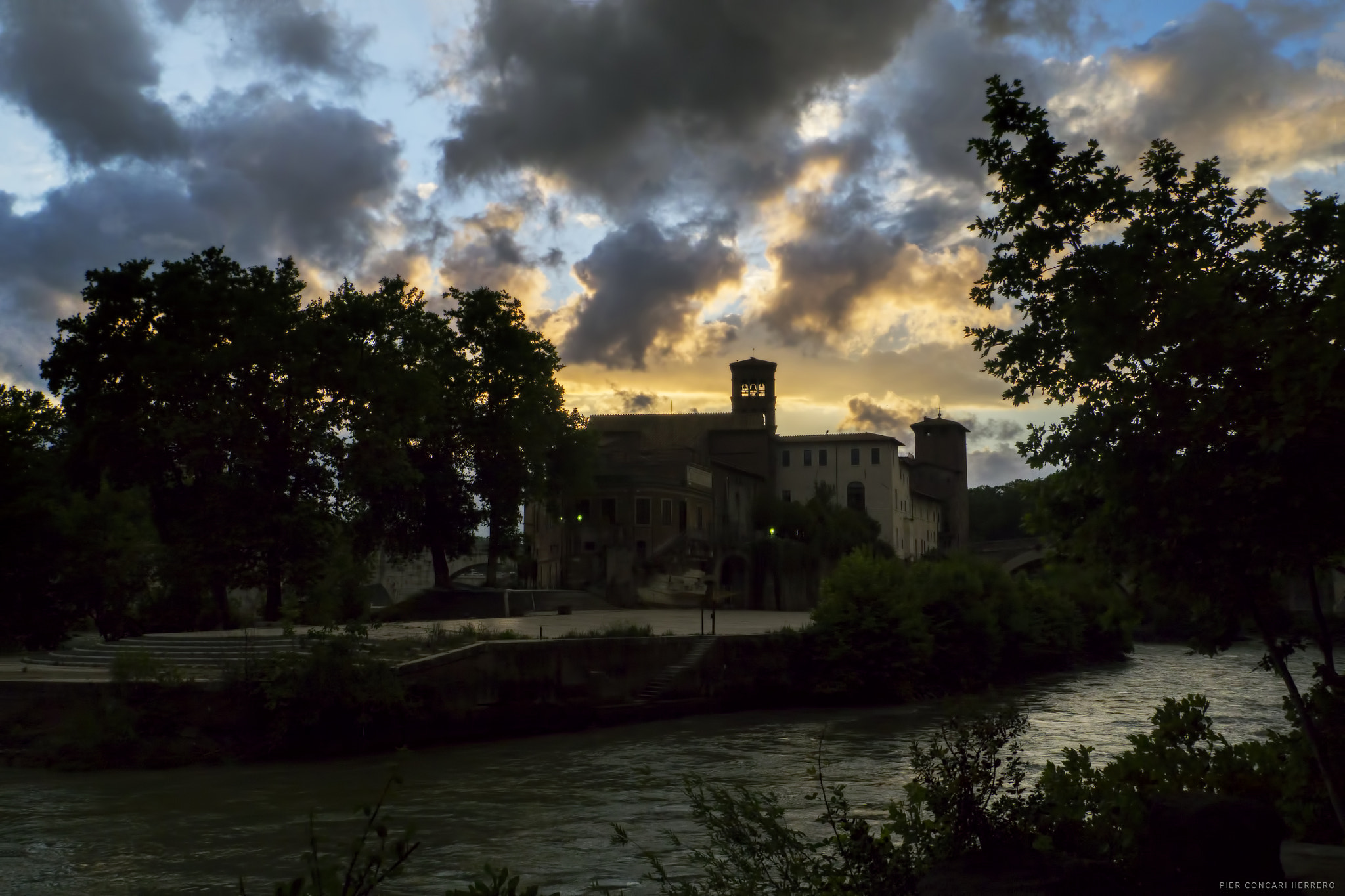 Panasonic Lumix DMC-GH2 sample photo. Cielo romano photography