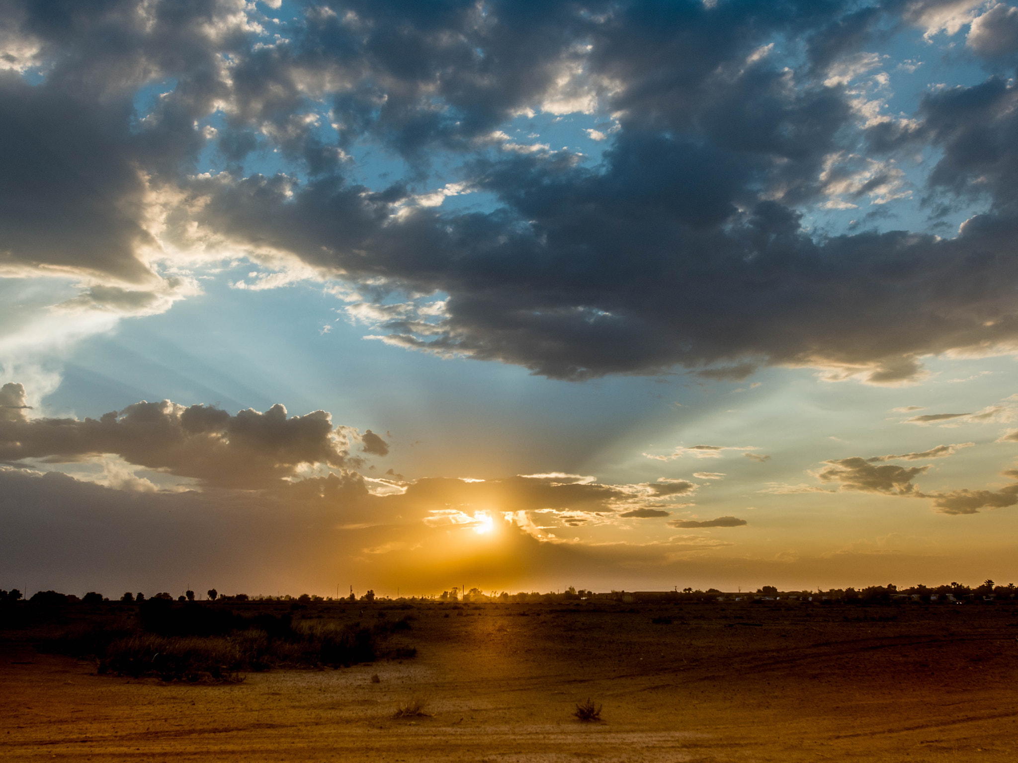 Nikon AF-S Nikkor 14-24mm F2.8G ED sample photo. I call this "dusty sunset", there was a bit of a wind picked up during the shot. photography