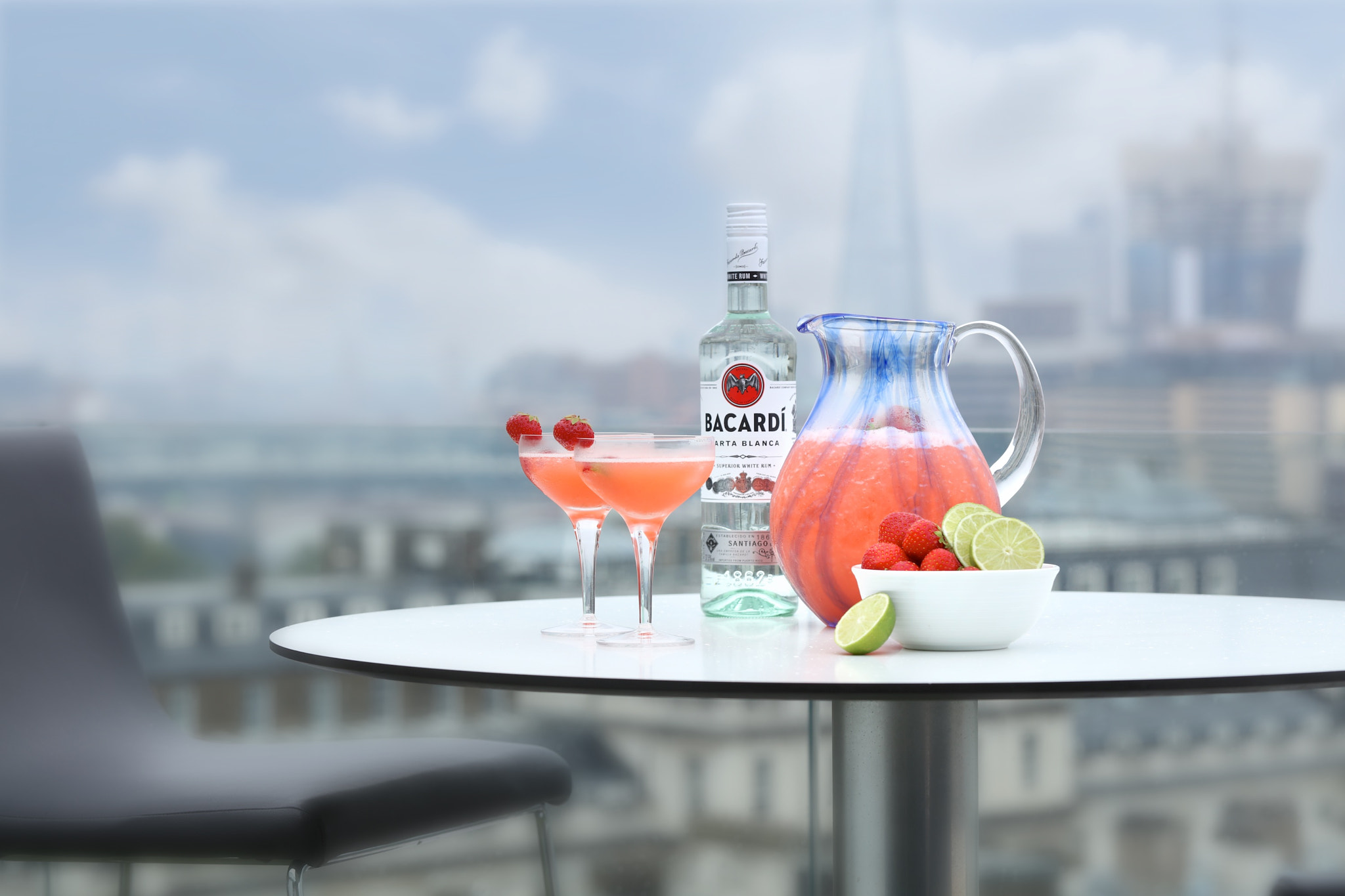 Canon EOS 5DS + Canon EF 100mm F2.8L Macro IS USM sample photo. Strawberry daiquiri at radio rooftop london photography