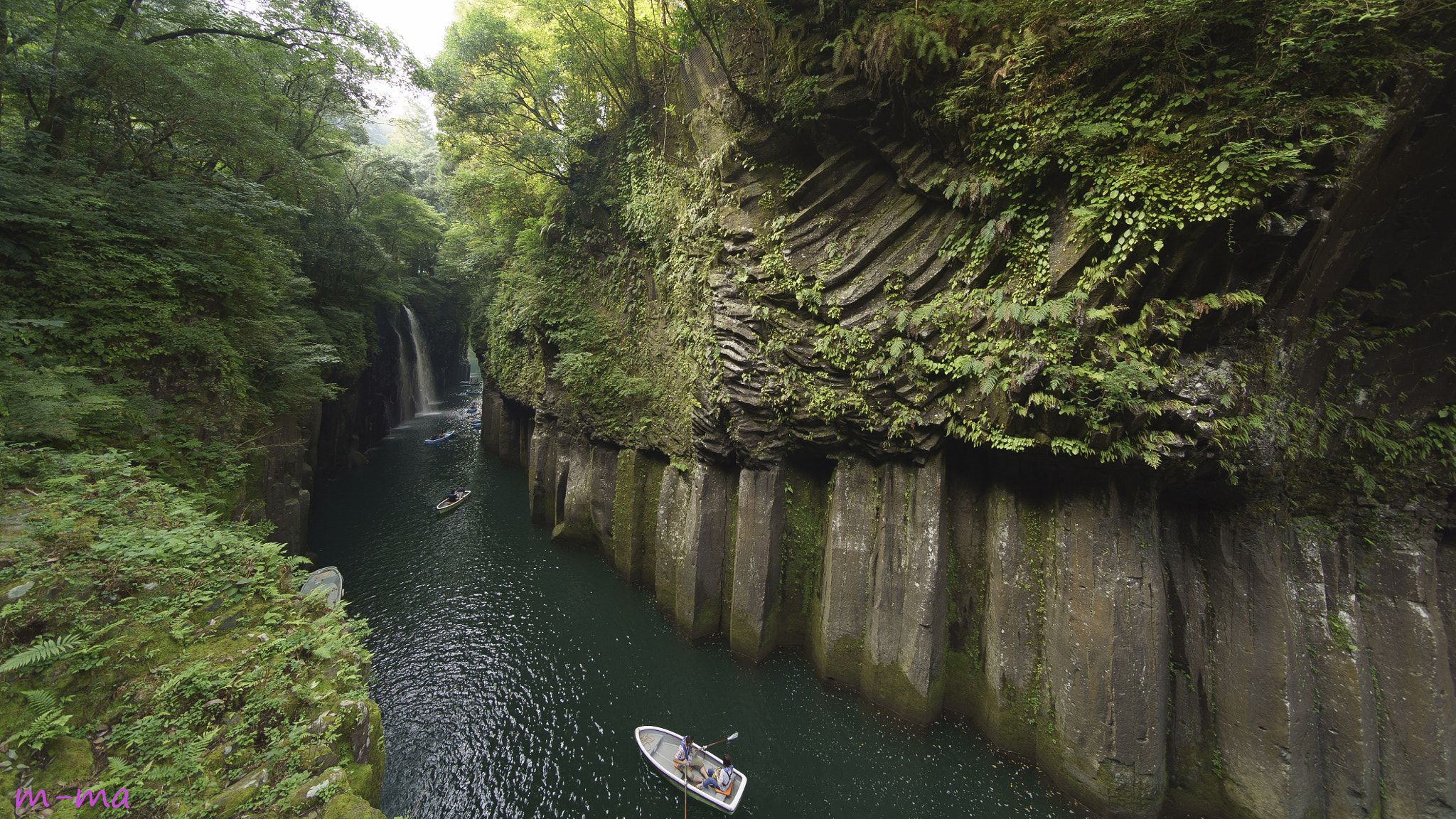 E 10mm F5.6 sample photo. Power spot photography