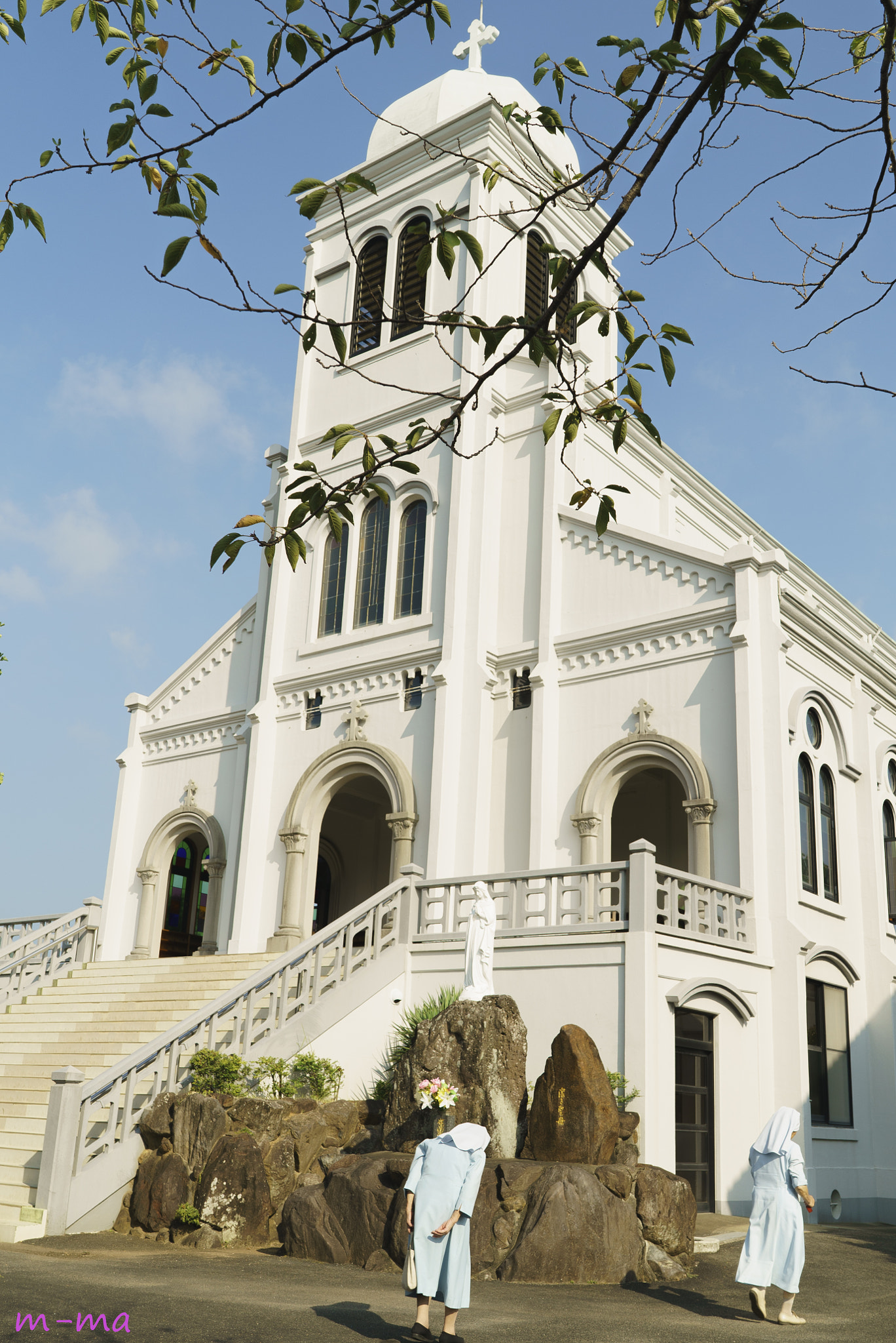 Sony a7S + Sony Distagon T* FE 35mm F1.4 ZA sample photo. Sunday mass photography