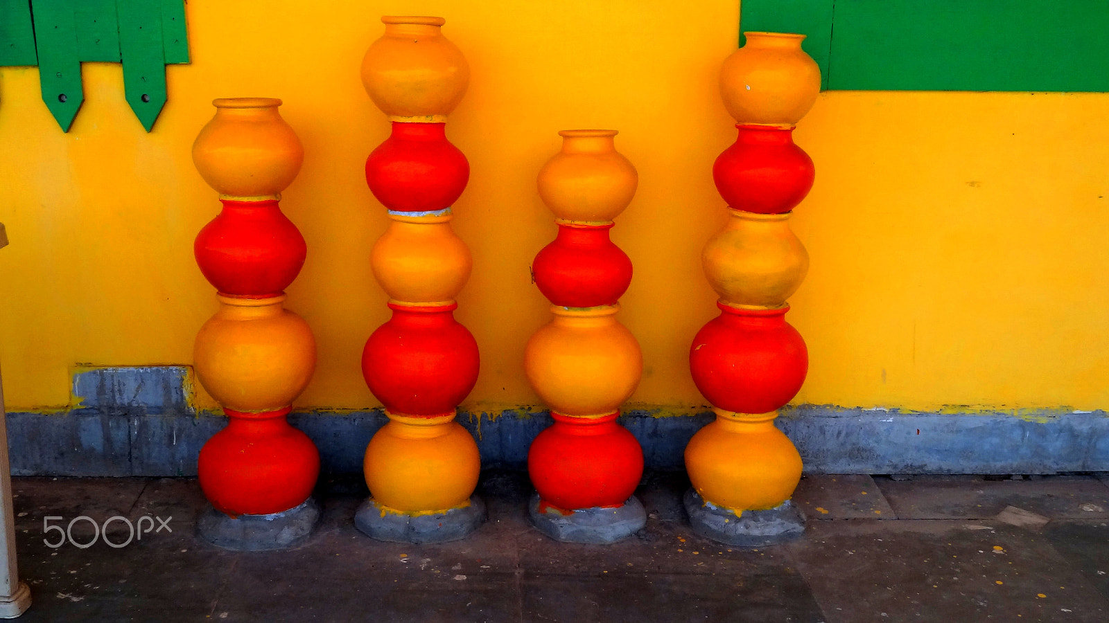 Sony Cyber-shot DSC-HX7V sample photo. Colorful pots photography