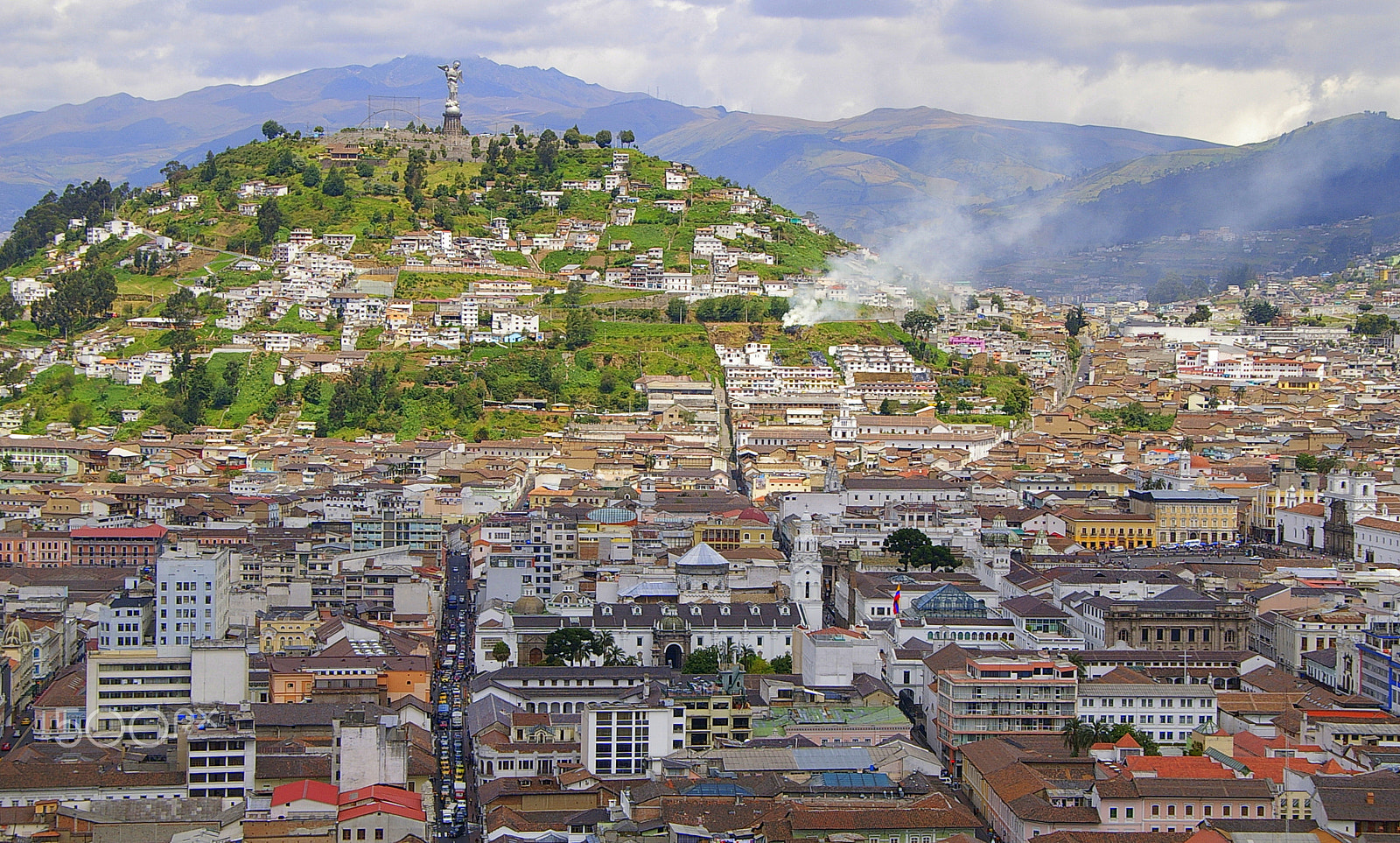 Pentax *ist DS sample photo. El panecillo, quito, ecuador photography