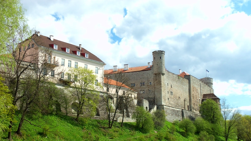 Kodak EASYSHARE M580 DIGITAL CAMERA sample photo. Toompea castle & parliament buildings photography