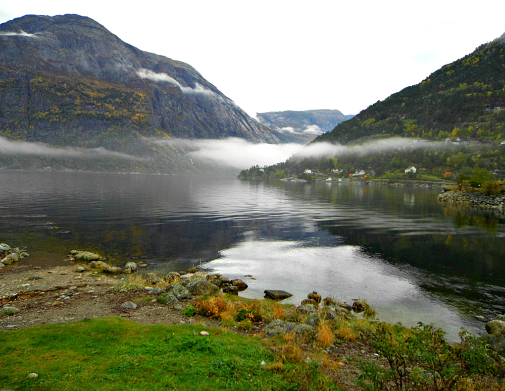 Panasonic Lumix DMC-LZ30 sample photo. River flows into hardangerfjord photography